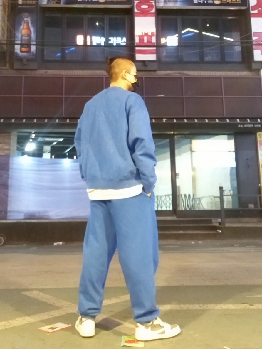 Nike x Stussy NRG Acid Washed Crewneck Game Royal (DR4024-480), Nike x Fear of God Basketball Jacket String 착용 스타일 - 4
