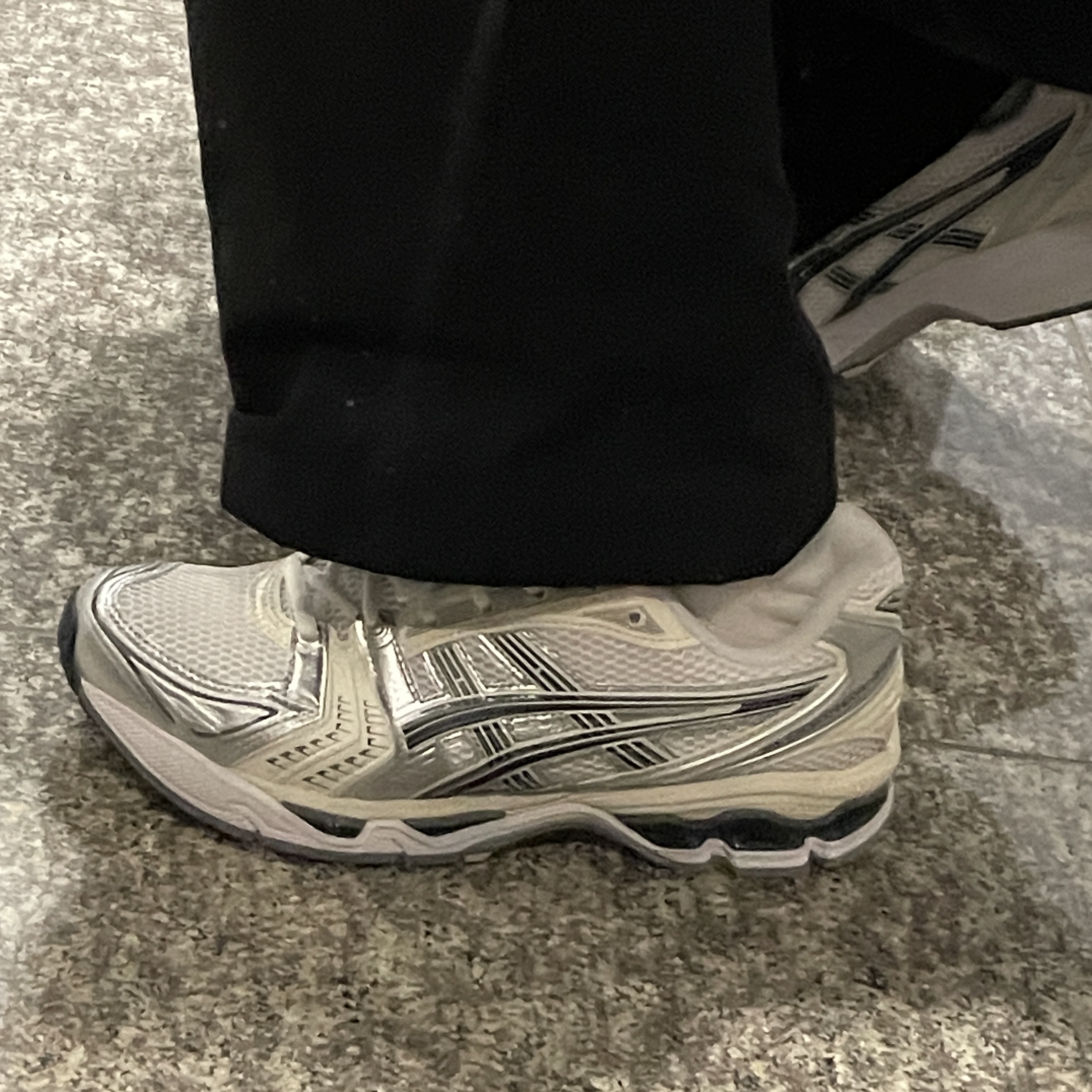 (W) Asics Gel-Kayano 14 White Midnight 착용 스타일 - 2