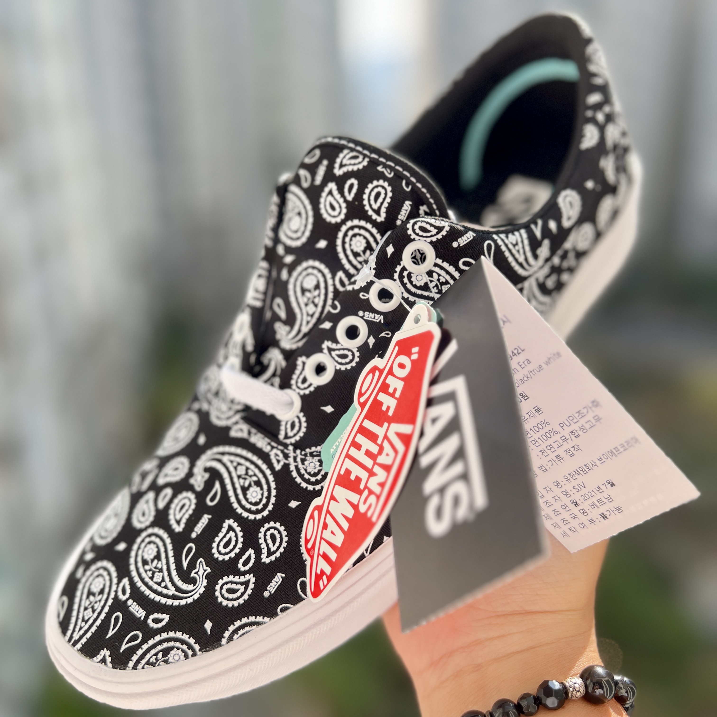 Vans Paisley ComfyCush Era Black 착용 스타일 - 1