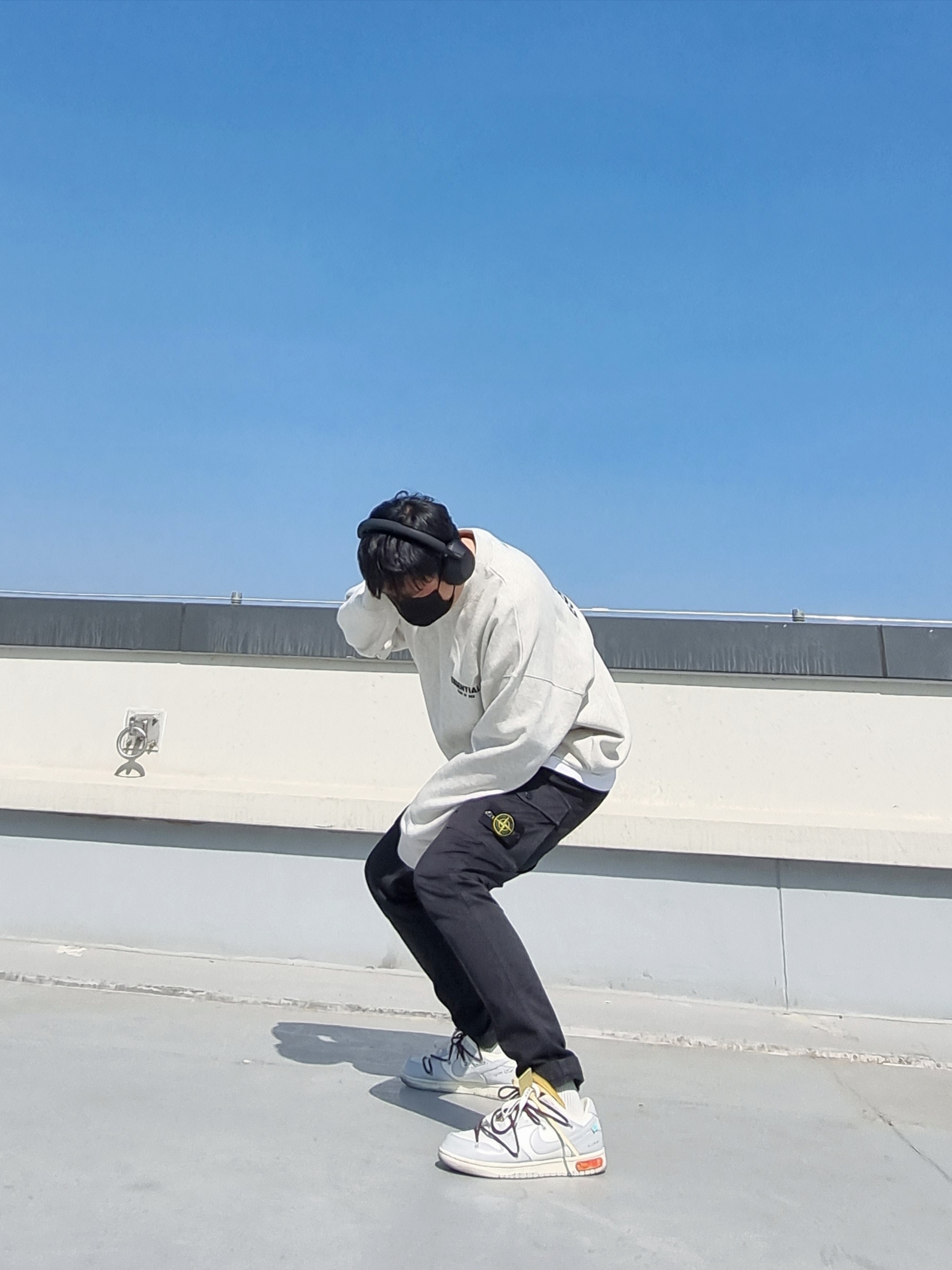 Nike x Off-White Dunk Low The 50 - Lot 46, Essentials The Core Collection Crewneck Sweatshirt Light Oatmeal 착용 스타일 - 2