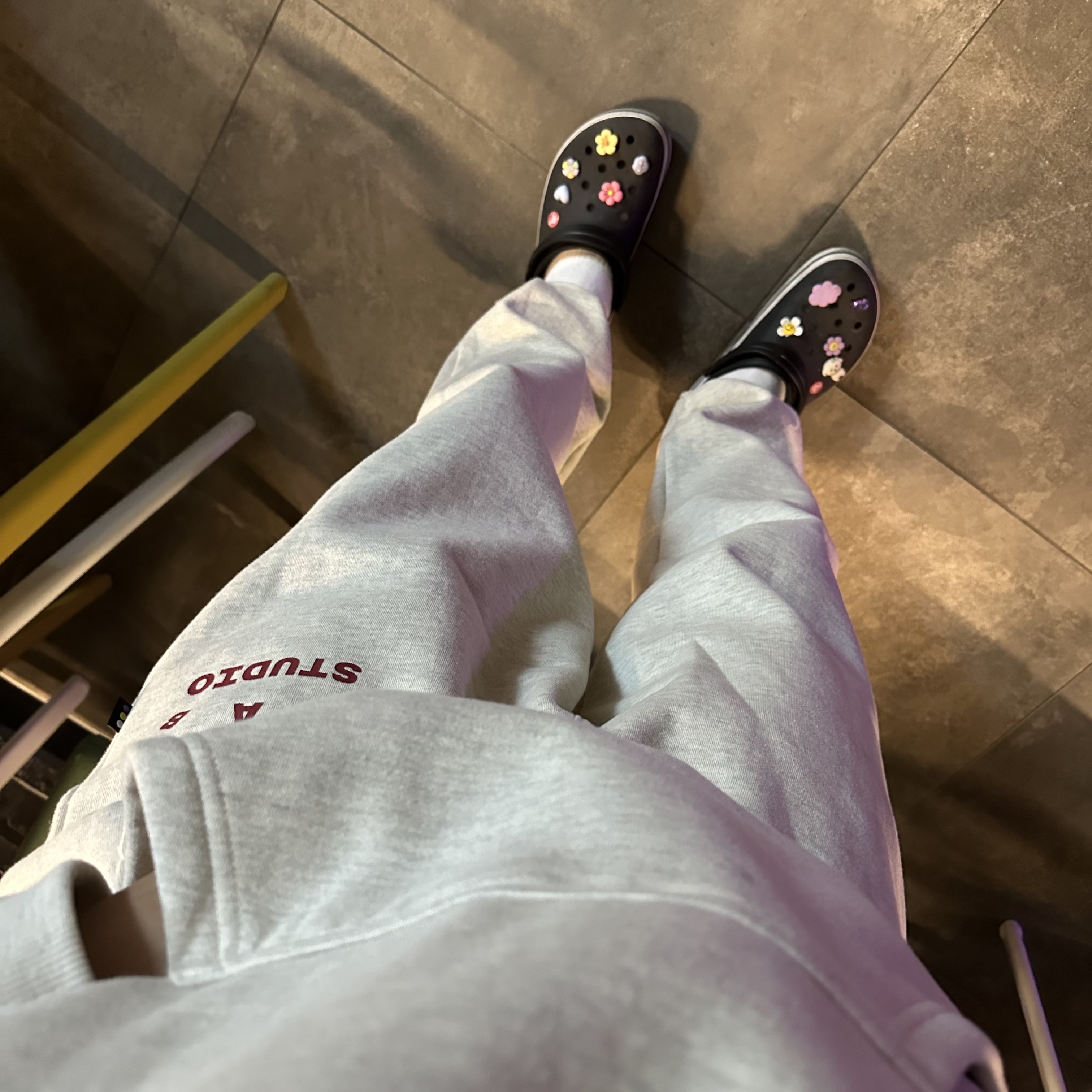 IAB Studio Sweatpants Oatmeal Burgundy - 23SS, IAB Studio Half Zip-Up Oatmeal Burgundy 착용 스타일