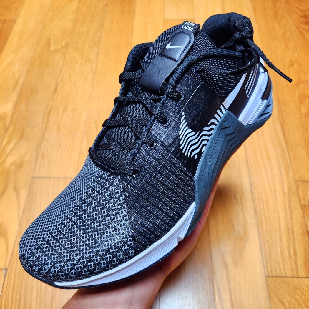 Nike Metcon 8 Black White 착용 스타일 - 1