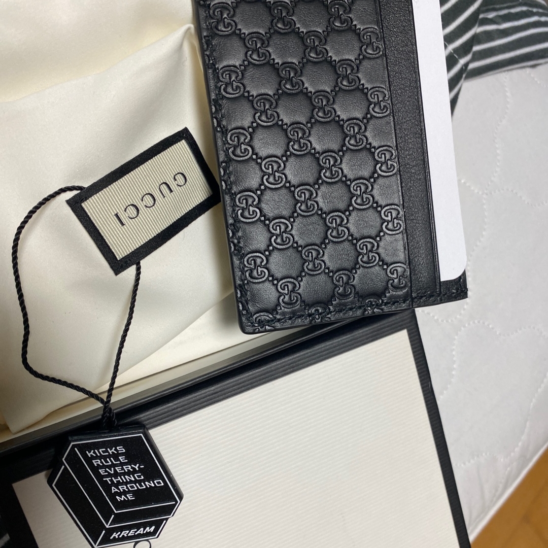 Gucci Micro GG Ssima Card Case Black 착용 스타일