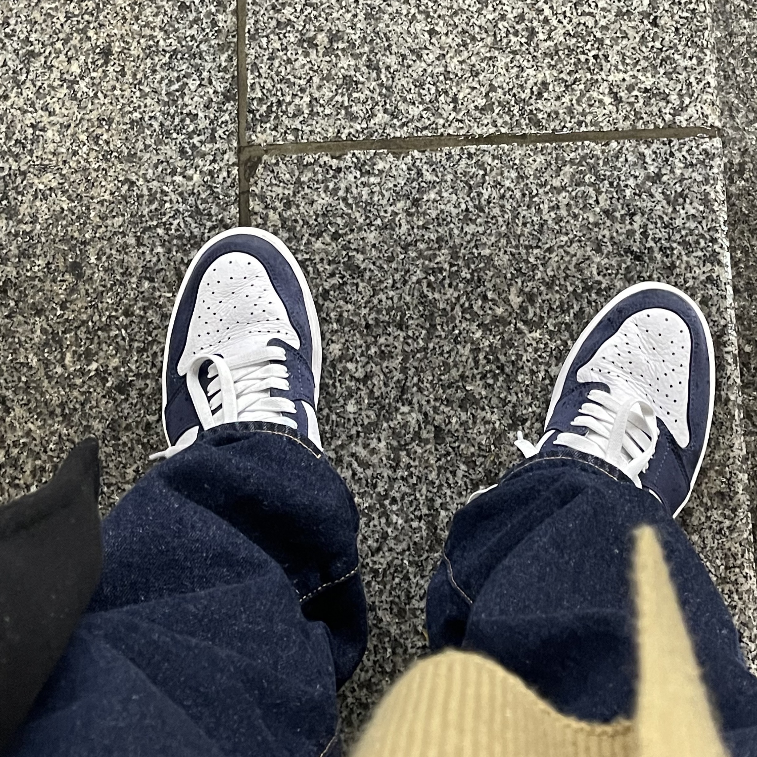 Jordan 1 Retro High OG CO.JP Midnight Navy 착용 스타일