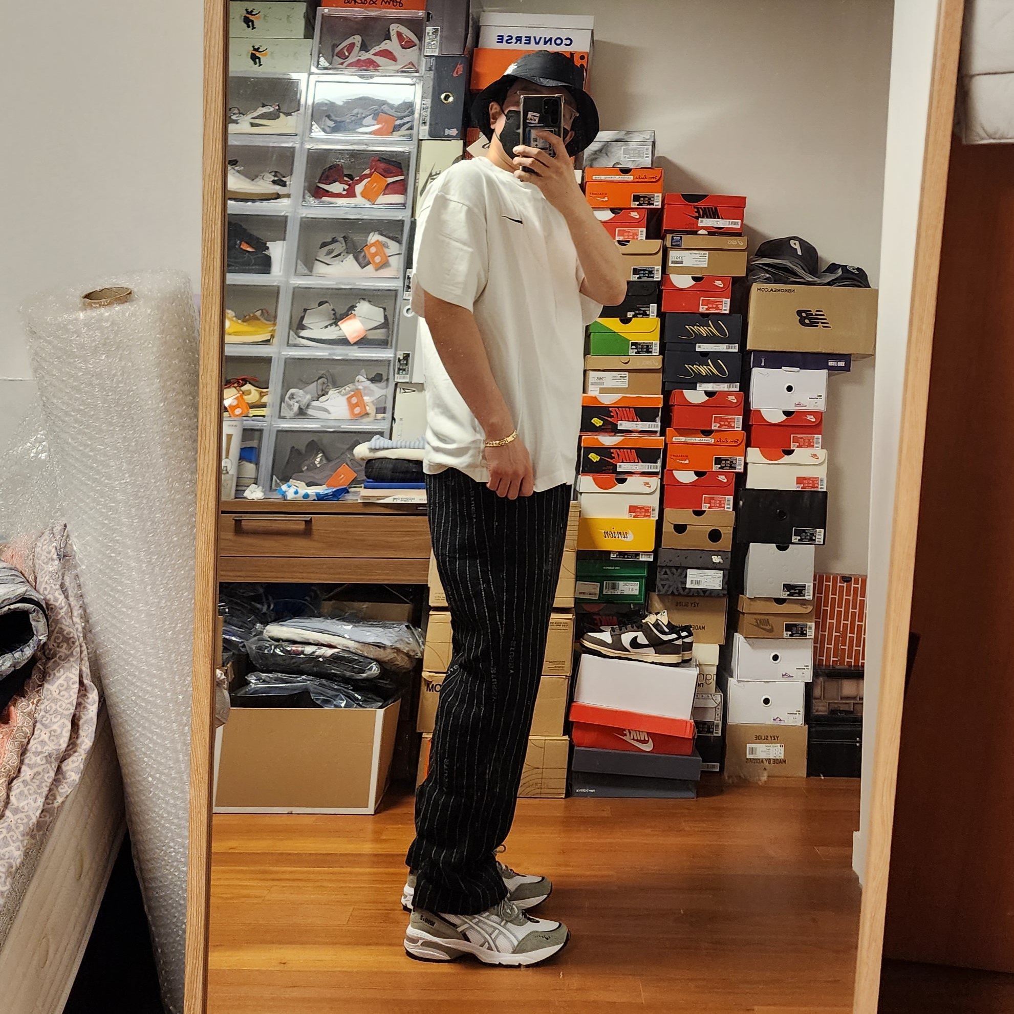 Nike x Stussy T-Shirt White (DV1774-100), Nike x Stussy NRG Striped Wool Pants Black (DR4021-010) 착용 스타일 - 3