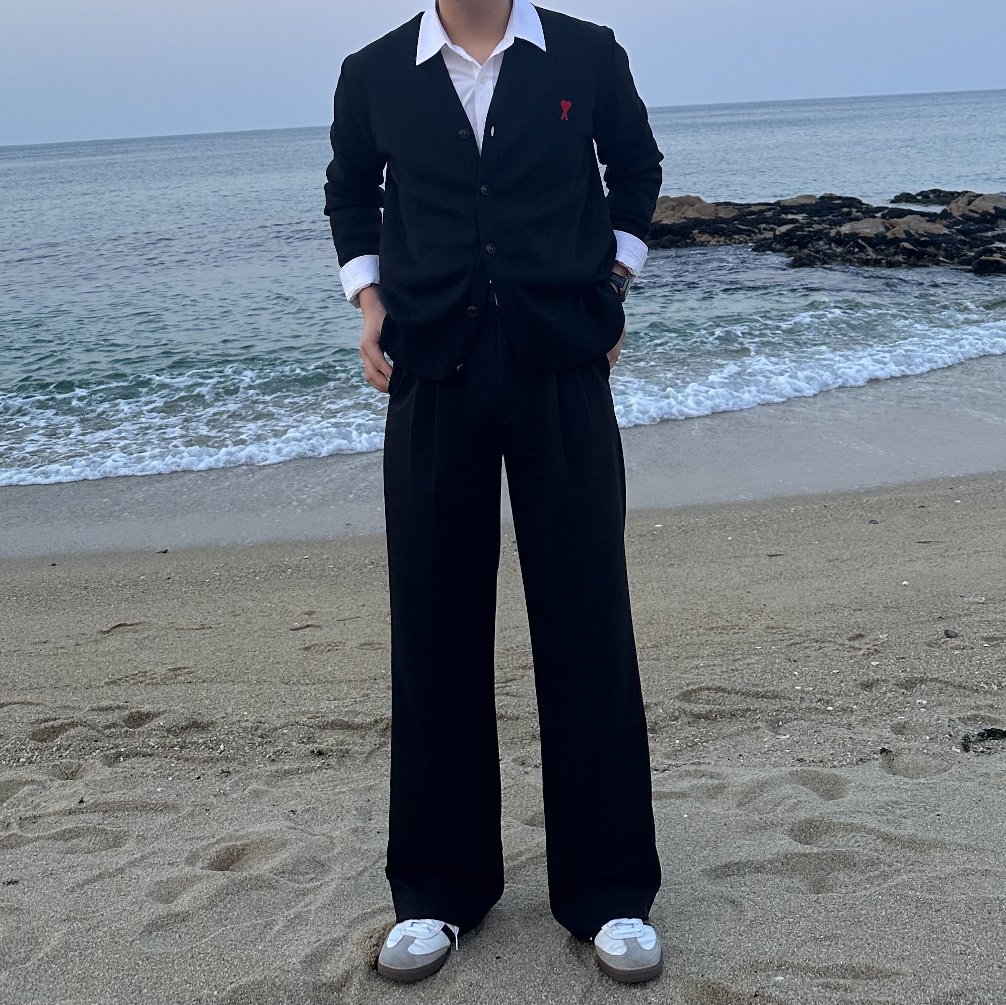 AMI de Coeur Wool Cardigan Black, Adidas Samba Vegan White Black 착용 스타일 - 2