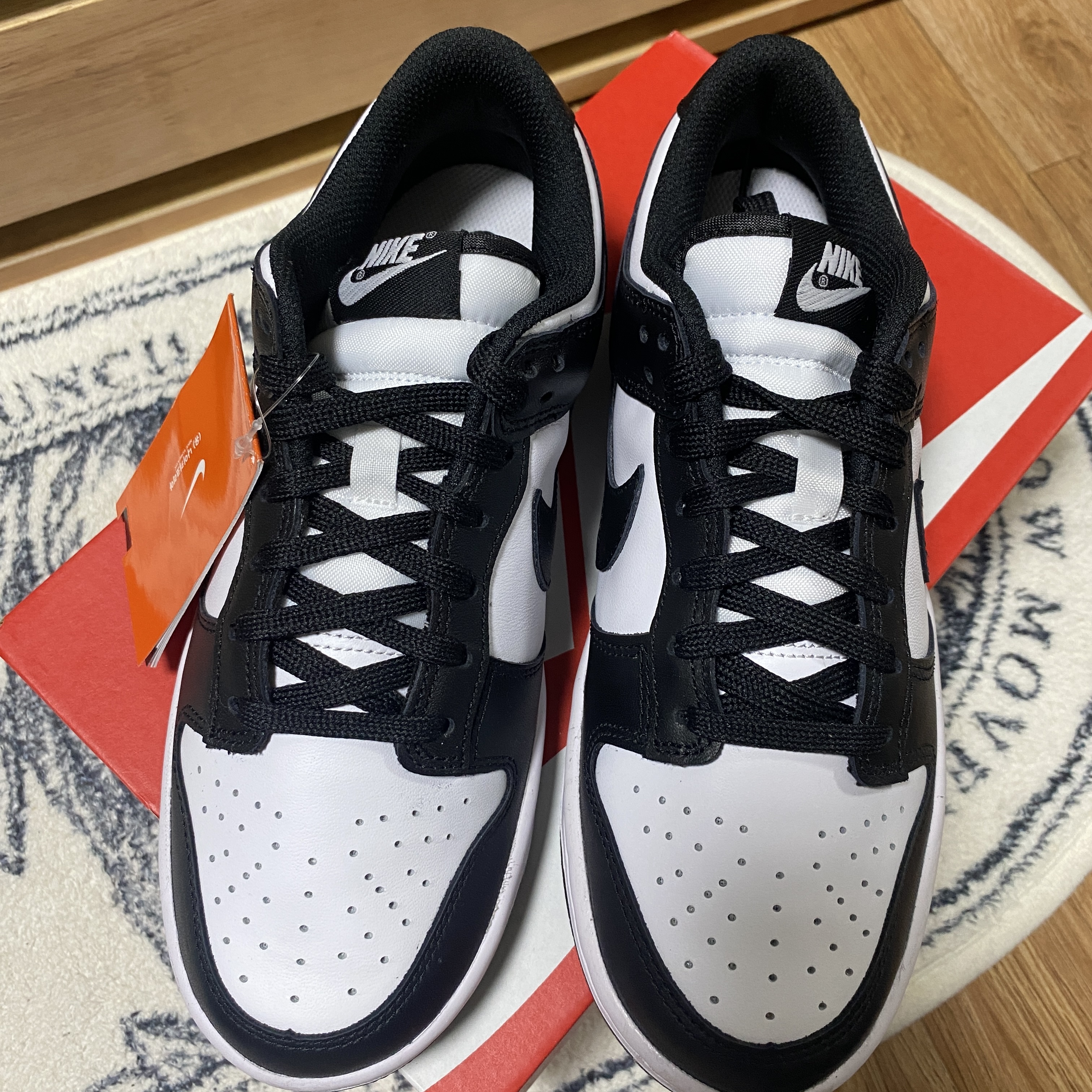 (W) Nike Dunk Low Black 착용 스타일 - 2