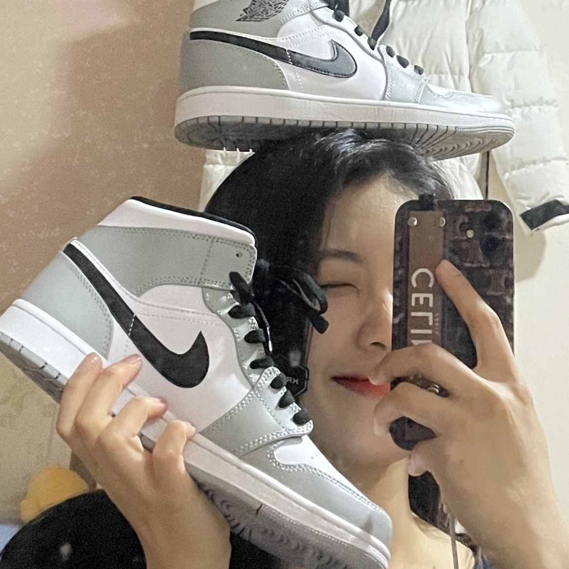 Jordan 1 Mid Light Smoke Grey 착용 스타일 - 2