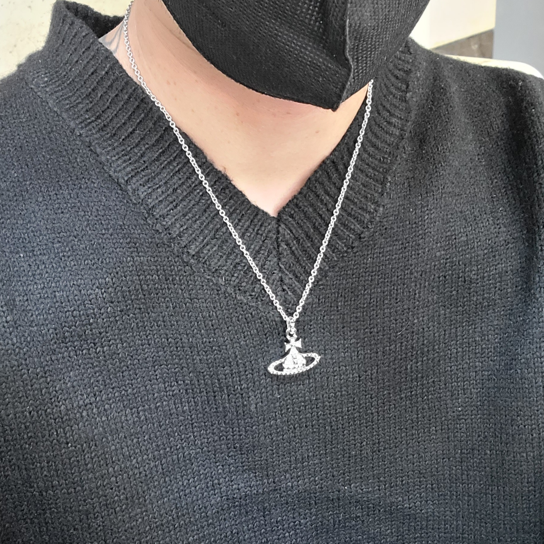 Vivienne Westwood Mayfair Bas Relief Pendant Silver 착용 스타일