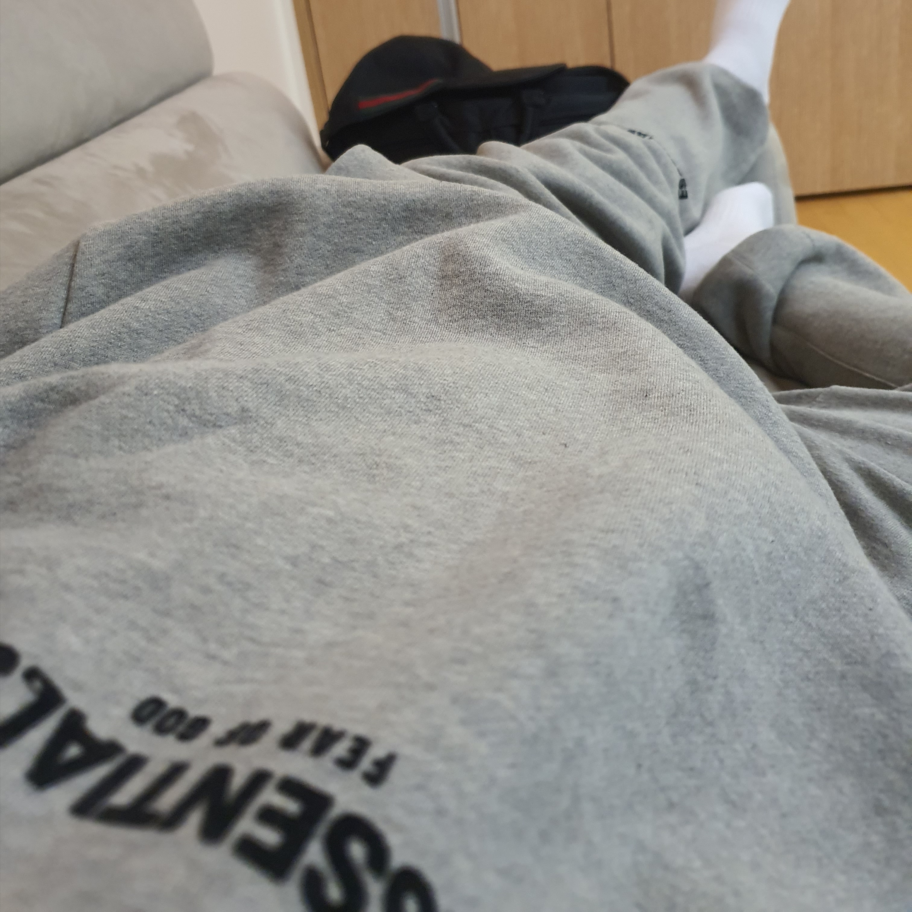 Essentials The Core Collection Crewneck Sweatshirt Dark Oatmeal 착용 스타일