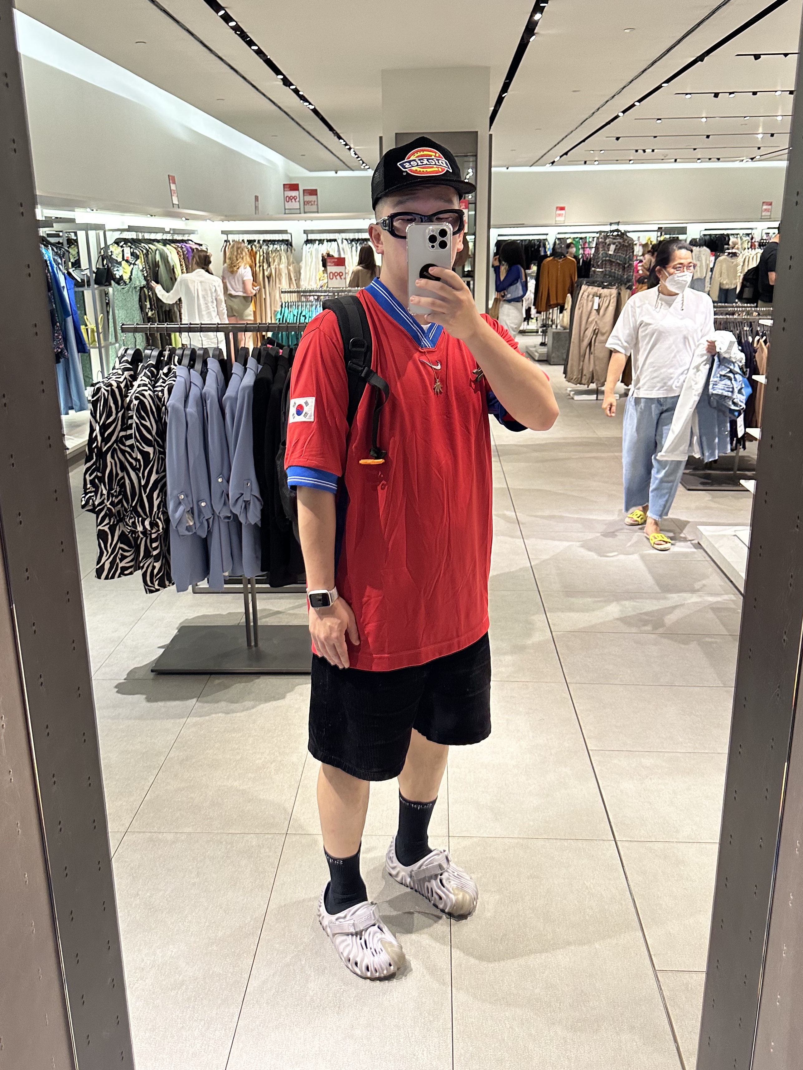 Crocs x Salehe Bembury Pollex Clog Urchin, Supreme x Dickies Corduroy Mesh Back 5-Panel Black - 22FW 착용 스타일
