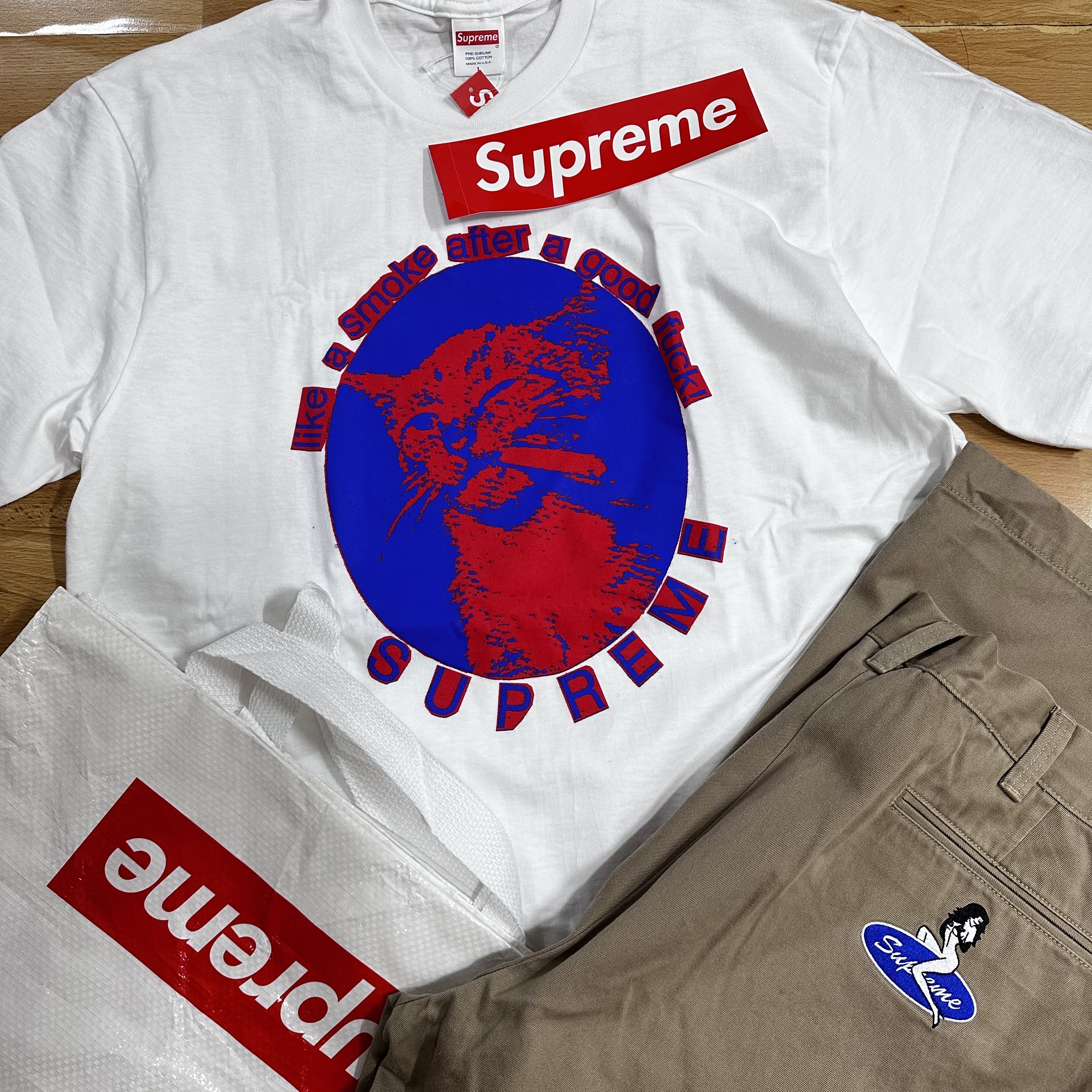 Supreme Smoke T-Shirt White - 23SS, Supreme Chino Pants Khaki - 23SS 착용 스타일