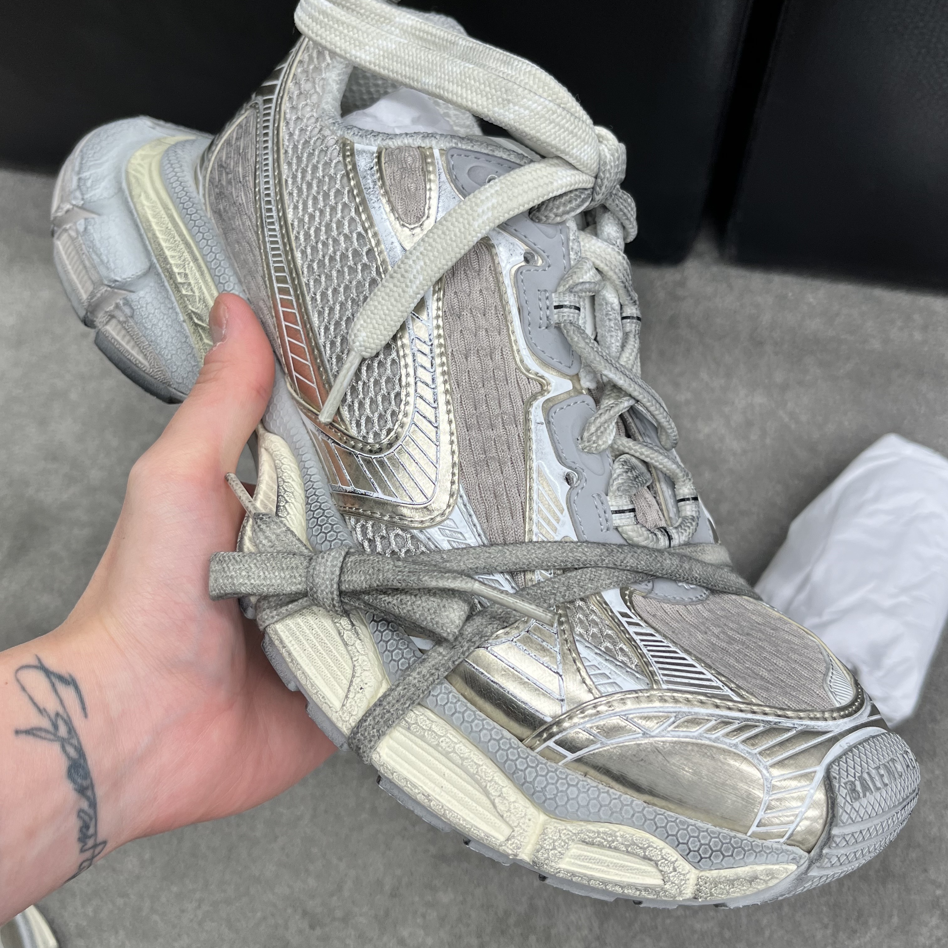 Balenciaga 3XL Sneakers Light Beige 착용 스타일 - 3