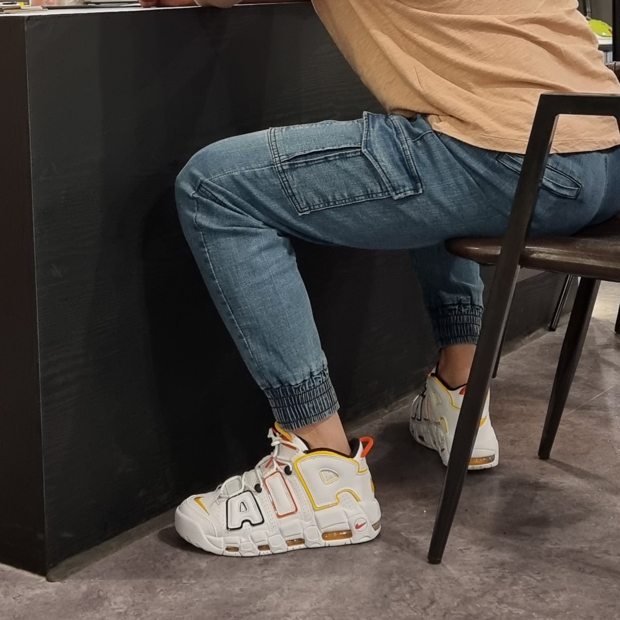 Nike Air More Uptempo Rayguns 착용 스타일 - 2