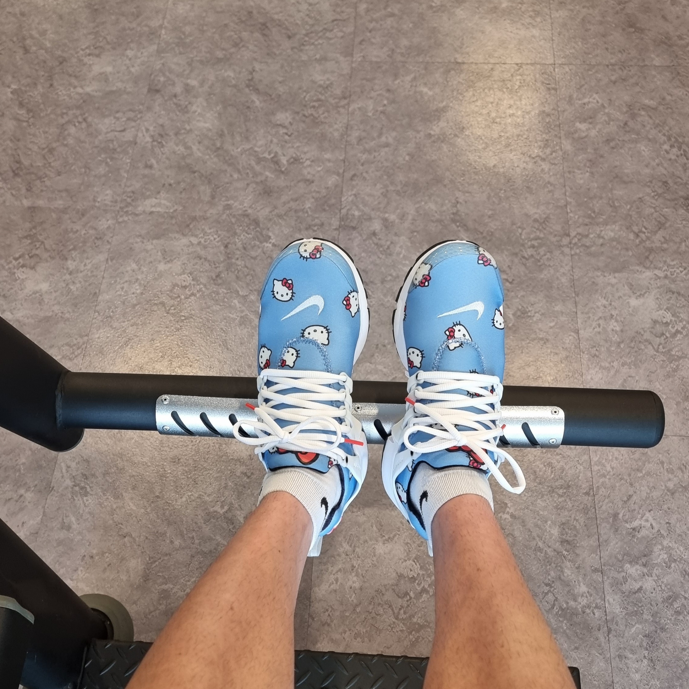 Nike x Hello Kitty Air Presto University Blue 착용 스타일 - 3