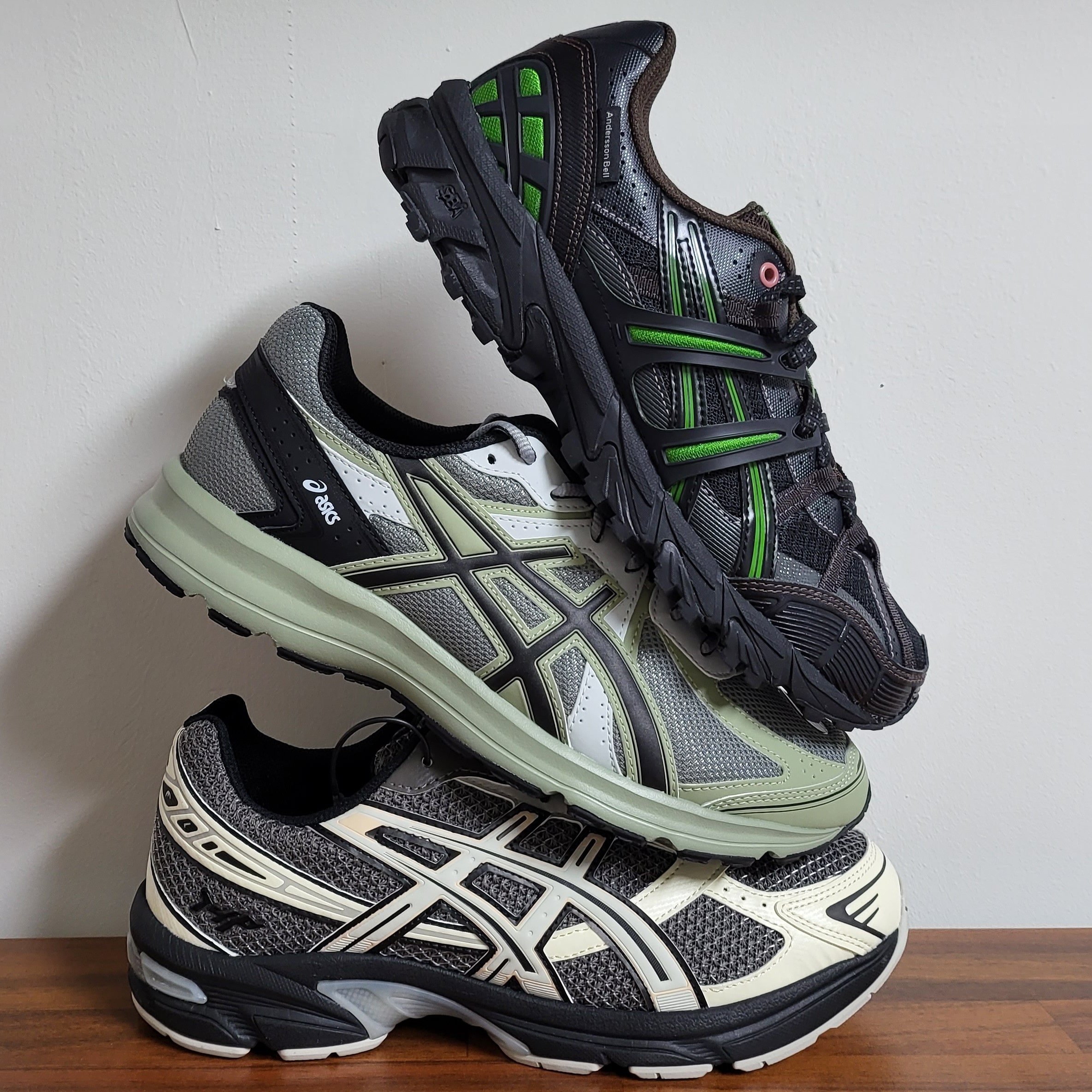 Asics x I4P Gel-1130 Mink Glacier Grey, Asics Jog 100 S Sheet Rock - 2E Wide 착용 스타일 - 1