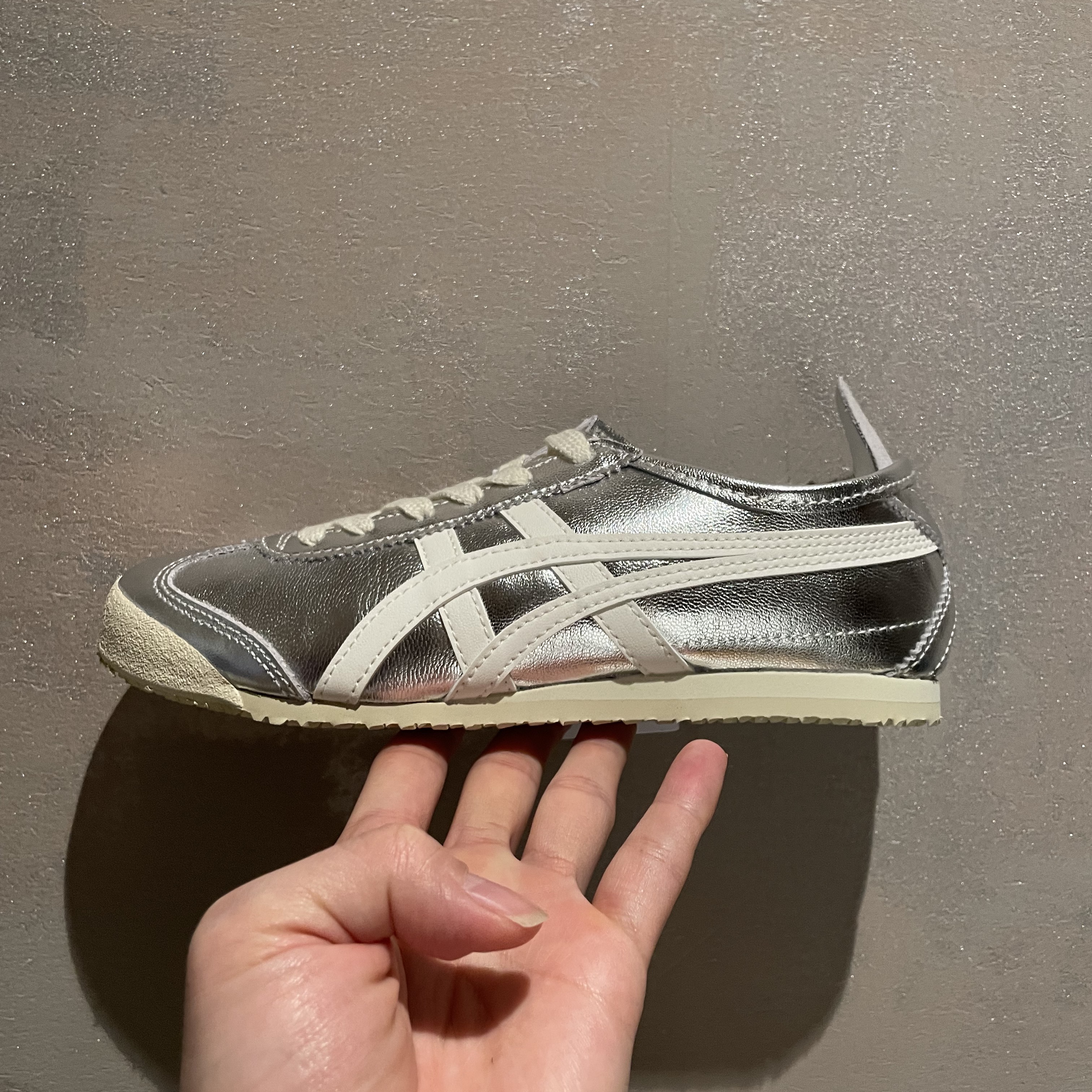 Onitsuka Tiger Mexico 66 White Silver 착용 스타일