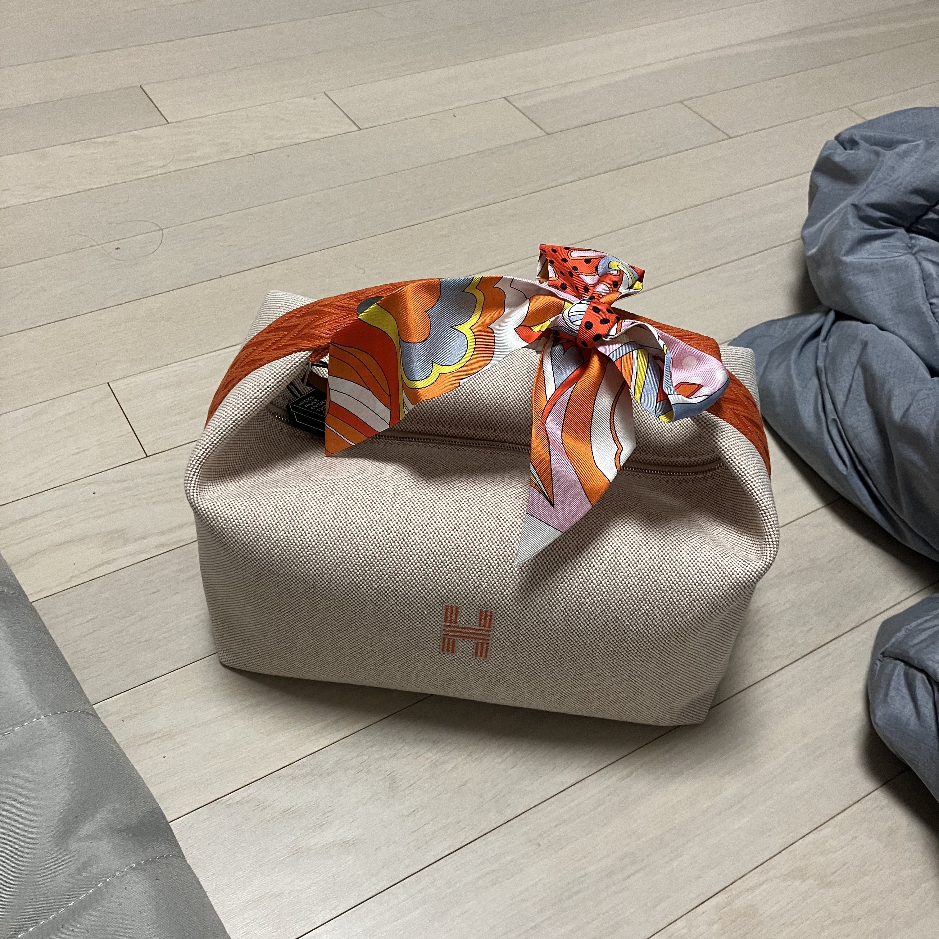 Hermes Large Bride-A-Brac Case Canvas & Beige Orange 착용 스타일