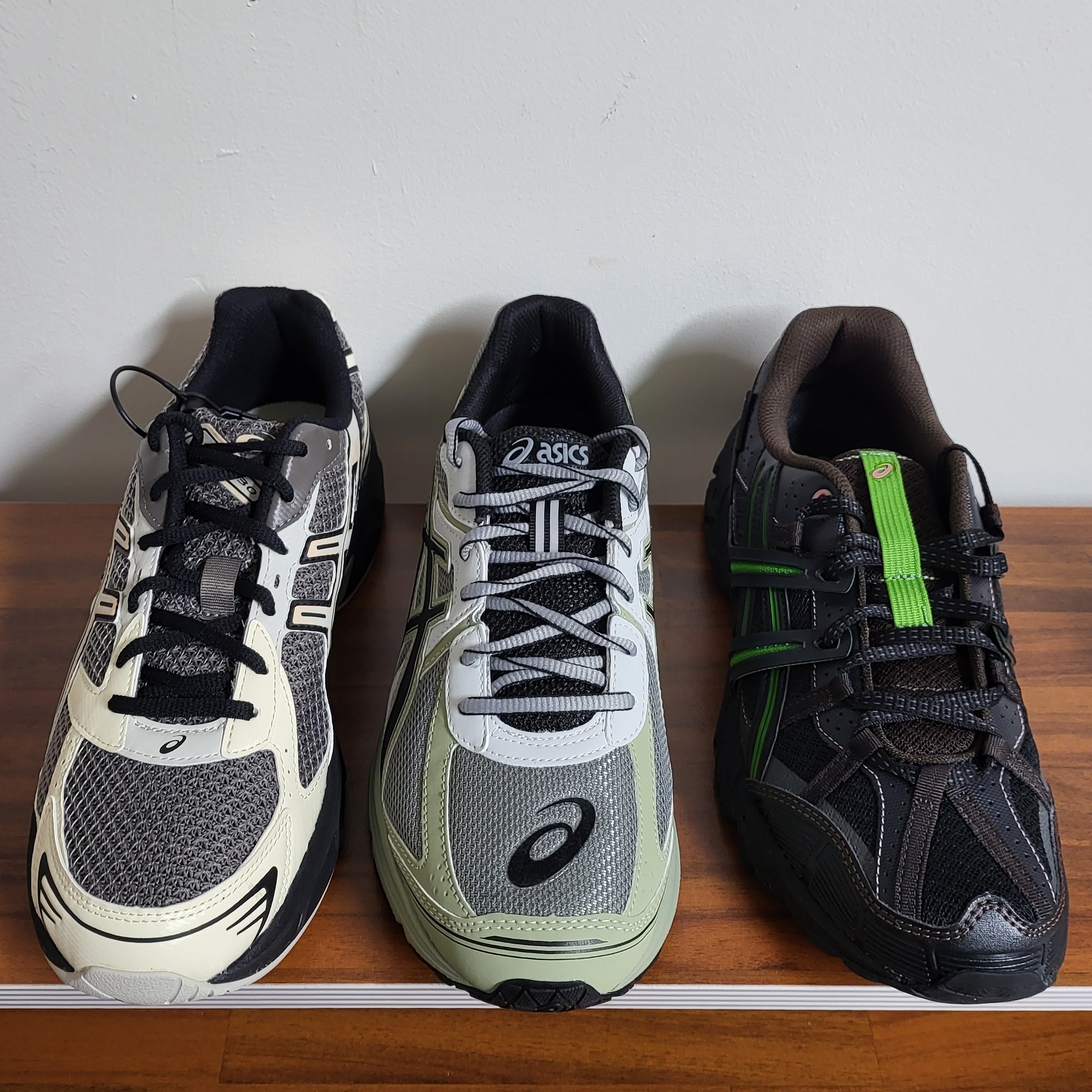 Asics x I4P Gel-1130 Mink Glacier Grey, Asics Jog 100 S Sheet Rock - 2E Wide 착용 스타일 - 2