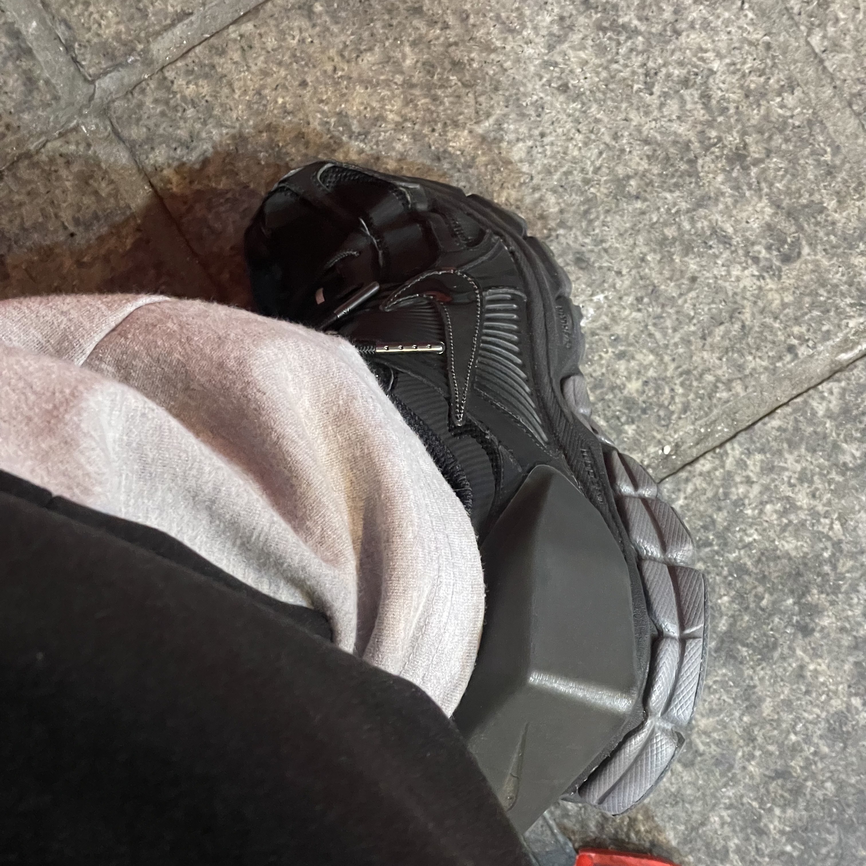 Nike x A-Cold-Wall Zoom Vomero 5 Black 착용 스타일