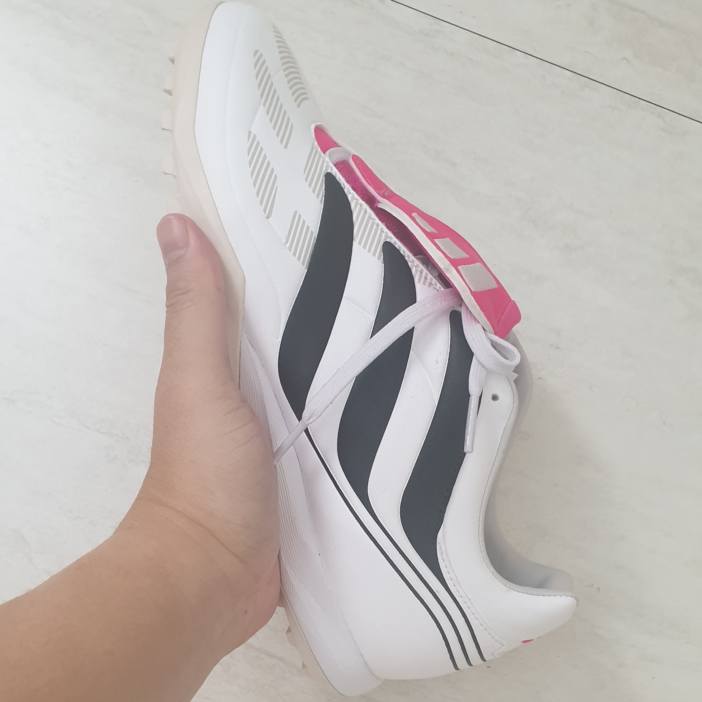 Adidas Predator Precision.3 TF Cloud White Team Shock Pink 착용 스타일 - 2