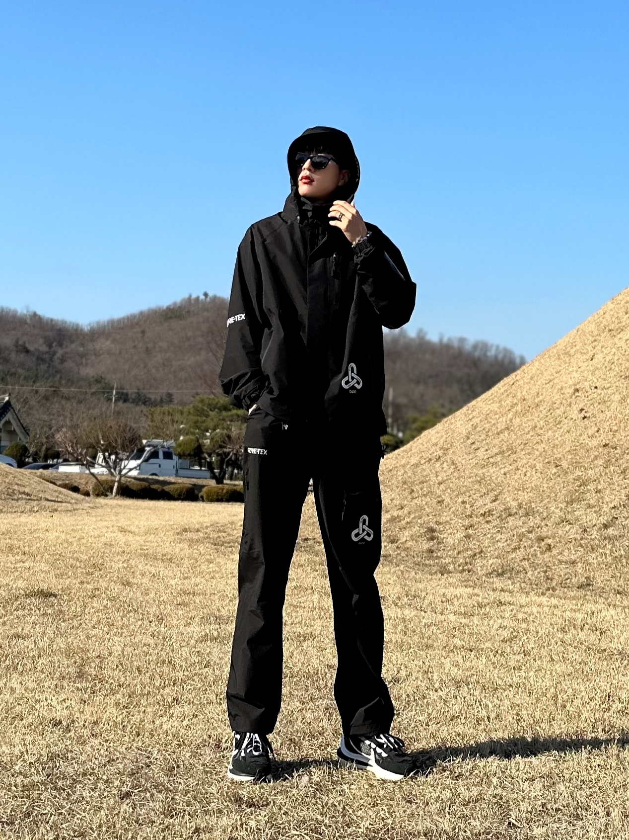 Nike x Sacai VaporWaffle Black White 착용 스타일 - 3