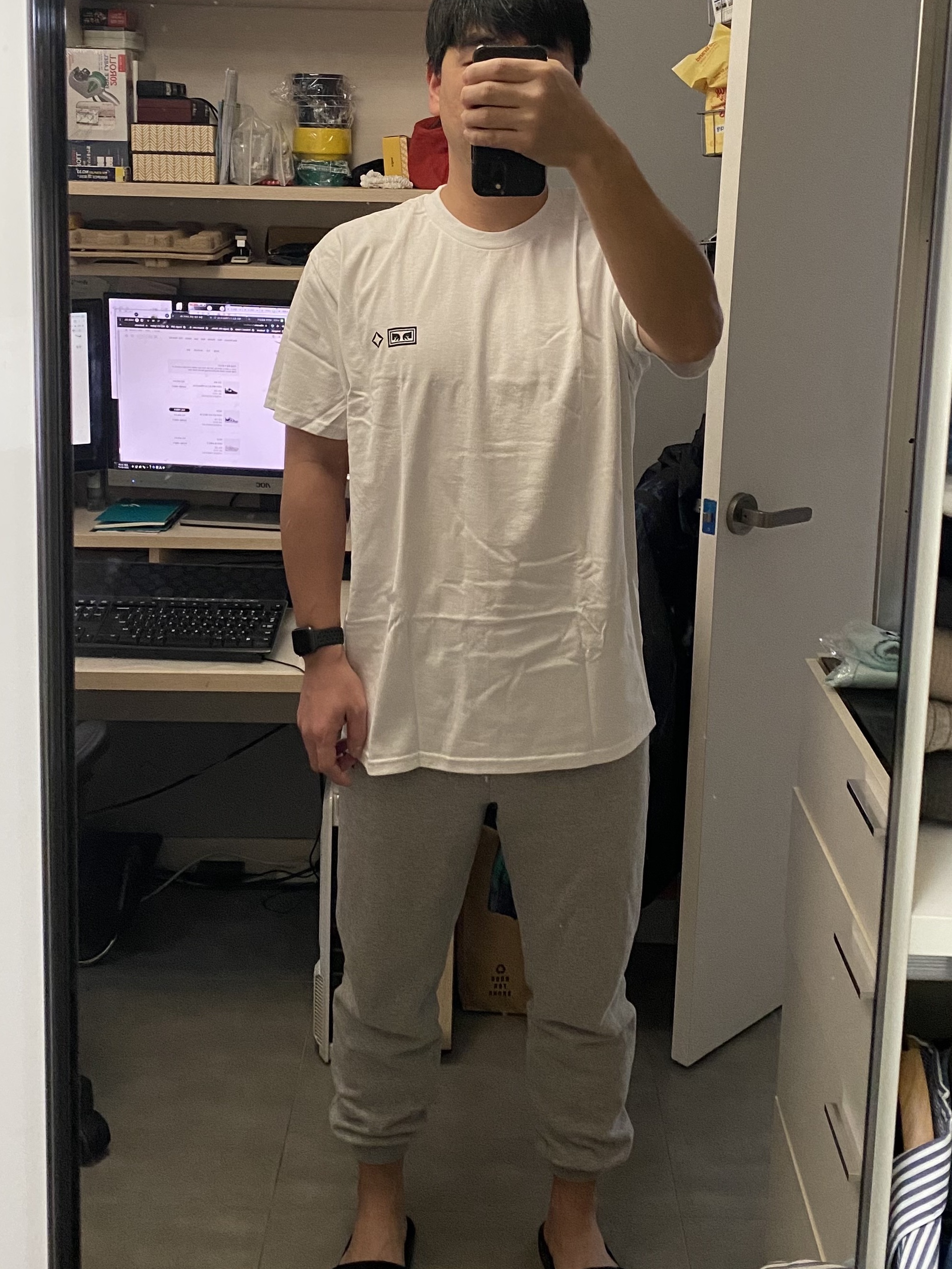 Helinox x Obey T-Shirt White 착용 스타일