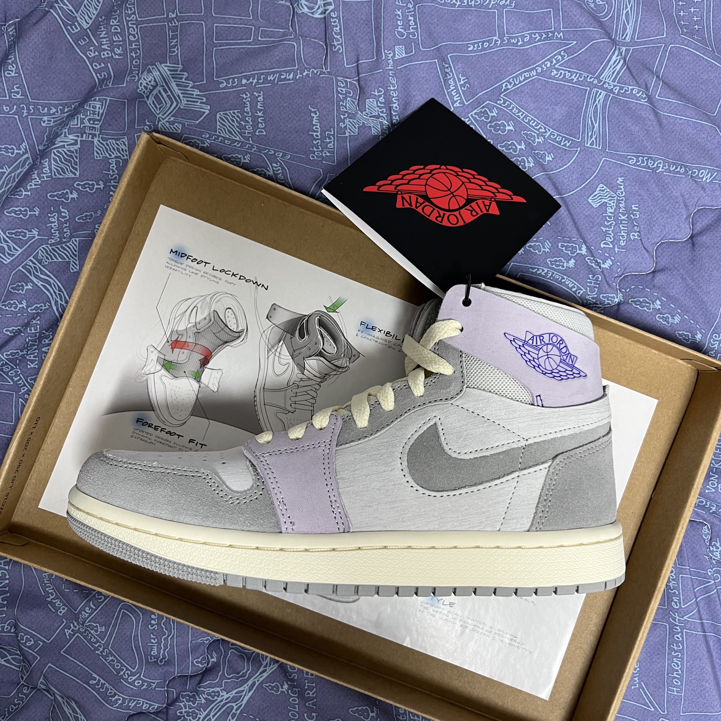 (W) Jordan 1 Zoom Air CMFT 2 Light Smoke Grey and Barely Grape 착용 스타일 - 3