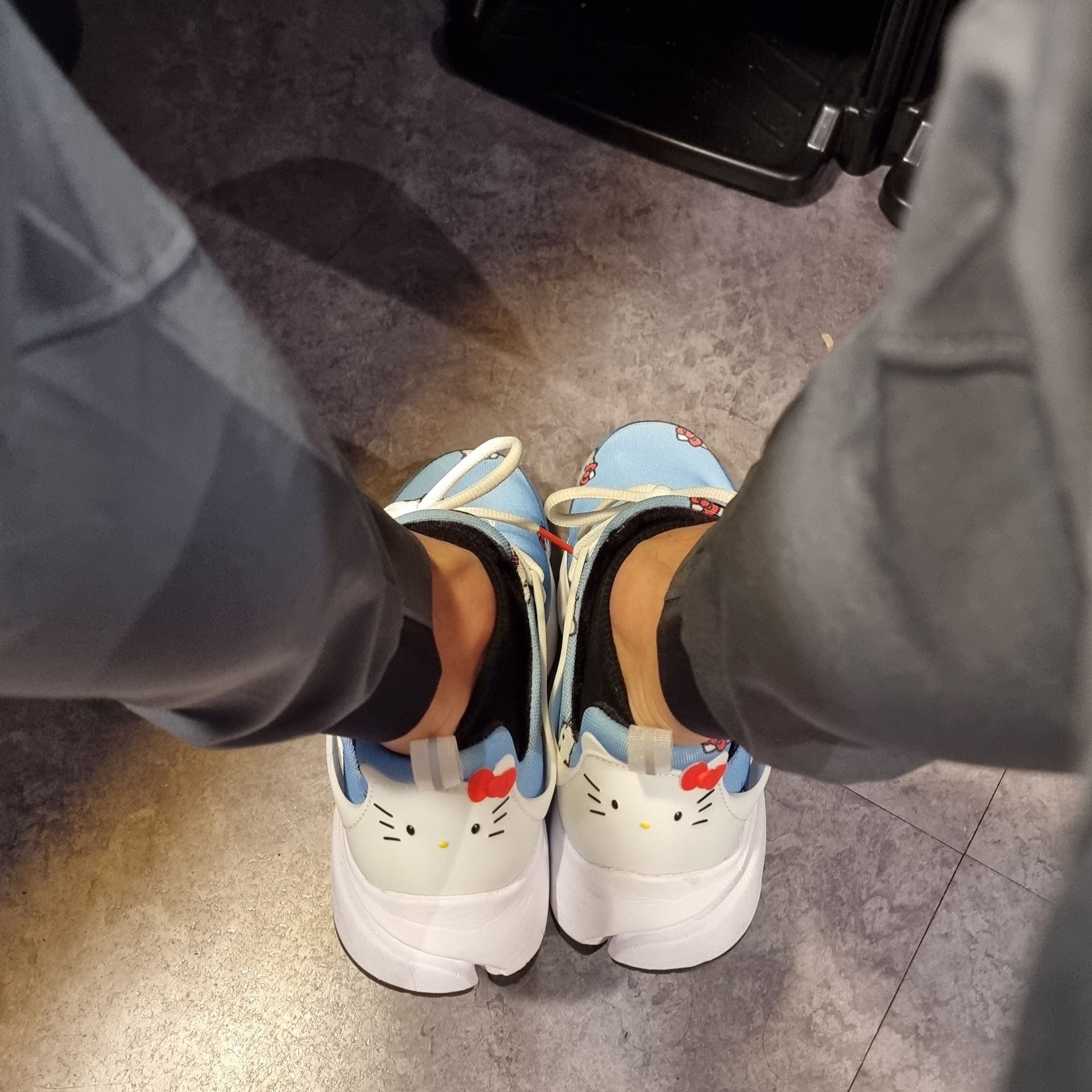 Nike x Hello Kitty Air Presto University Blue 착용 스타일 - 2