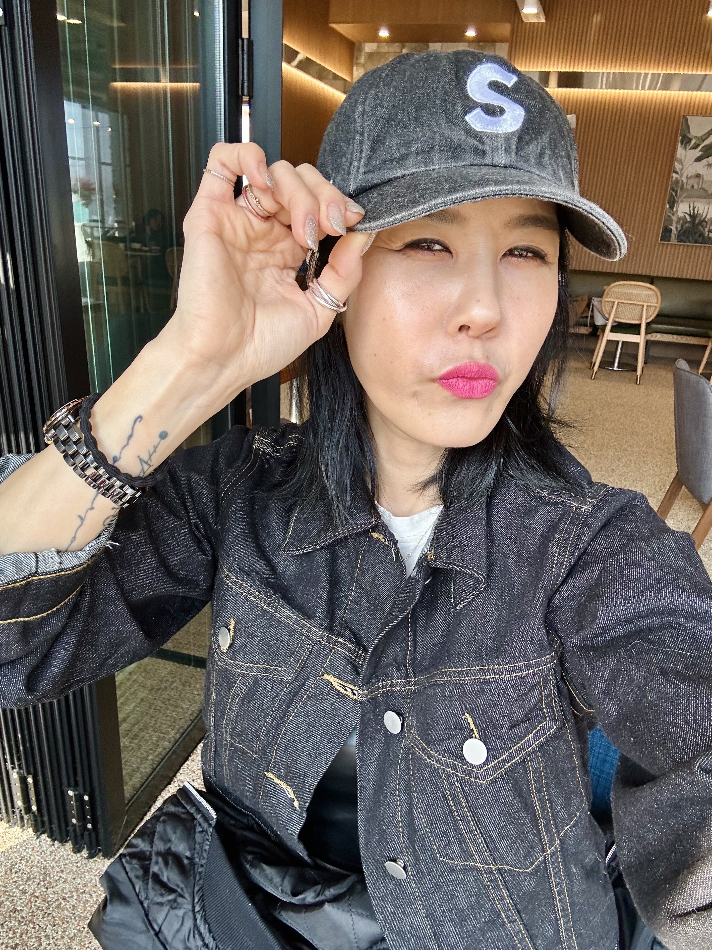 Maison Mihara Yasuhiro Blakey VL OG Sole Leather Low-top Sneakers Black, Apple AirPods Max Lightning Silver (Korean Ver.) 착용 스타일 - 4