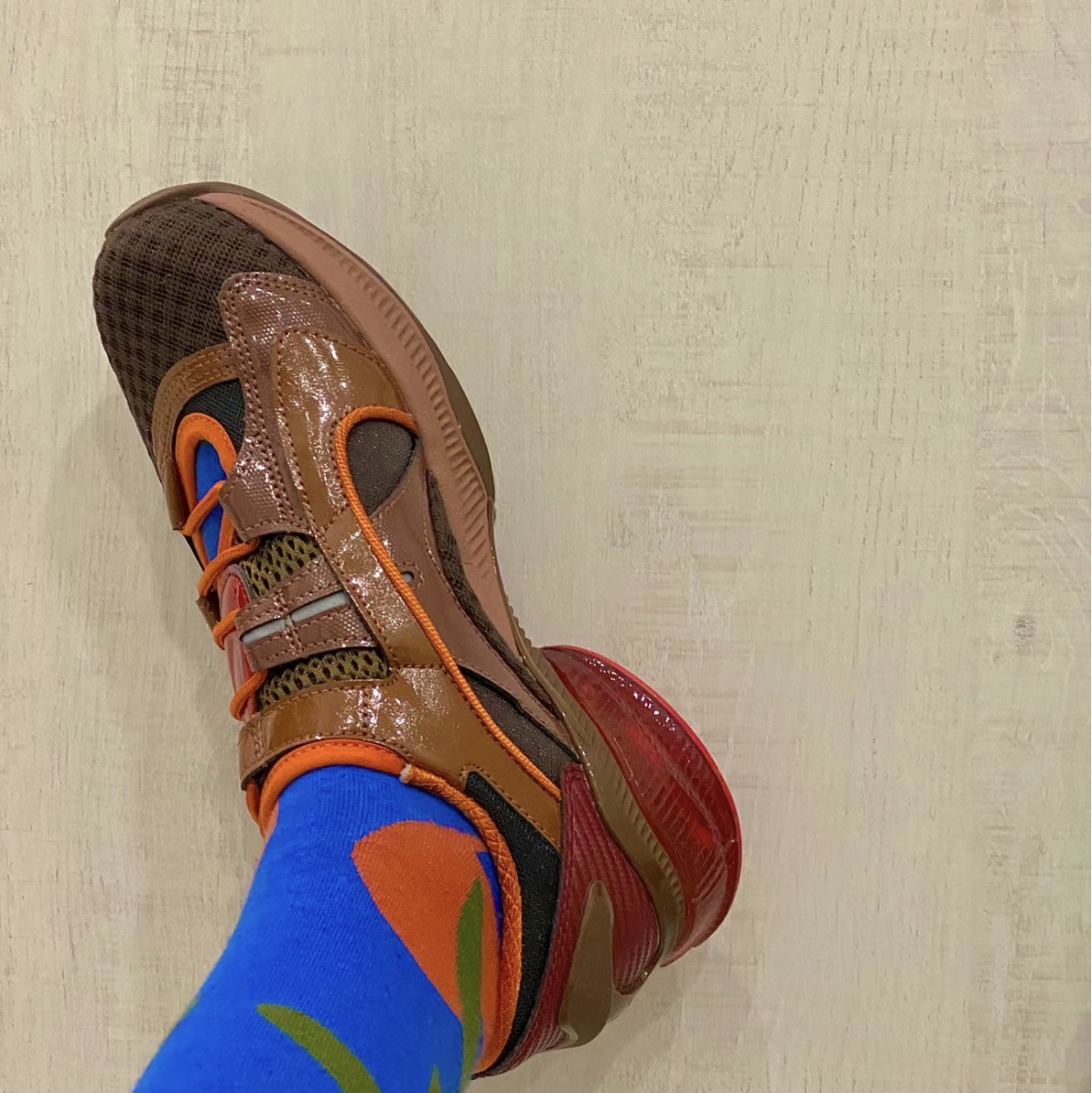 (W) Asics x Kiko Kostadinov Gel-Aurania Coffee 착용 스타일 - 2