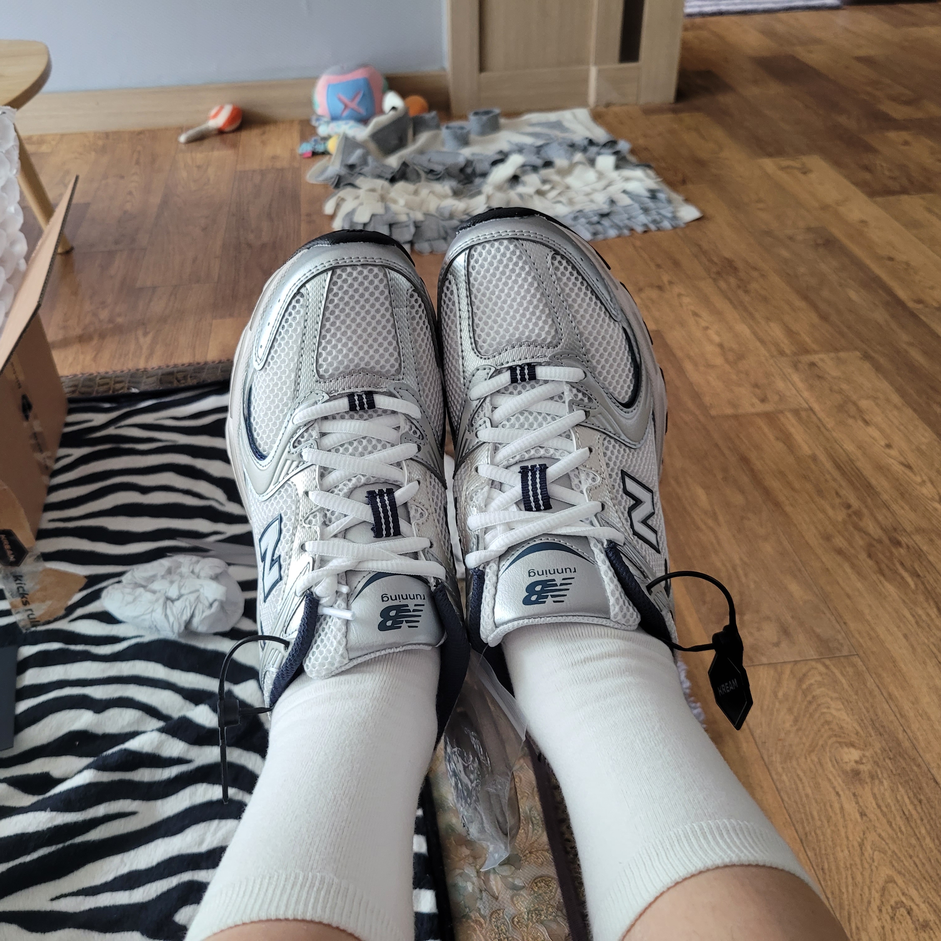 New Balance 530 Steel Grey 착용 스타일