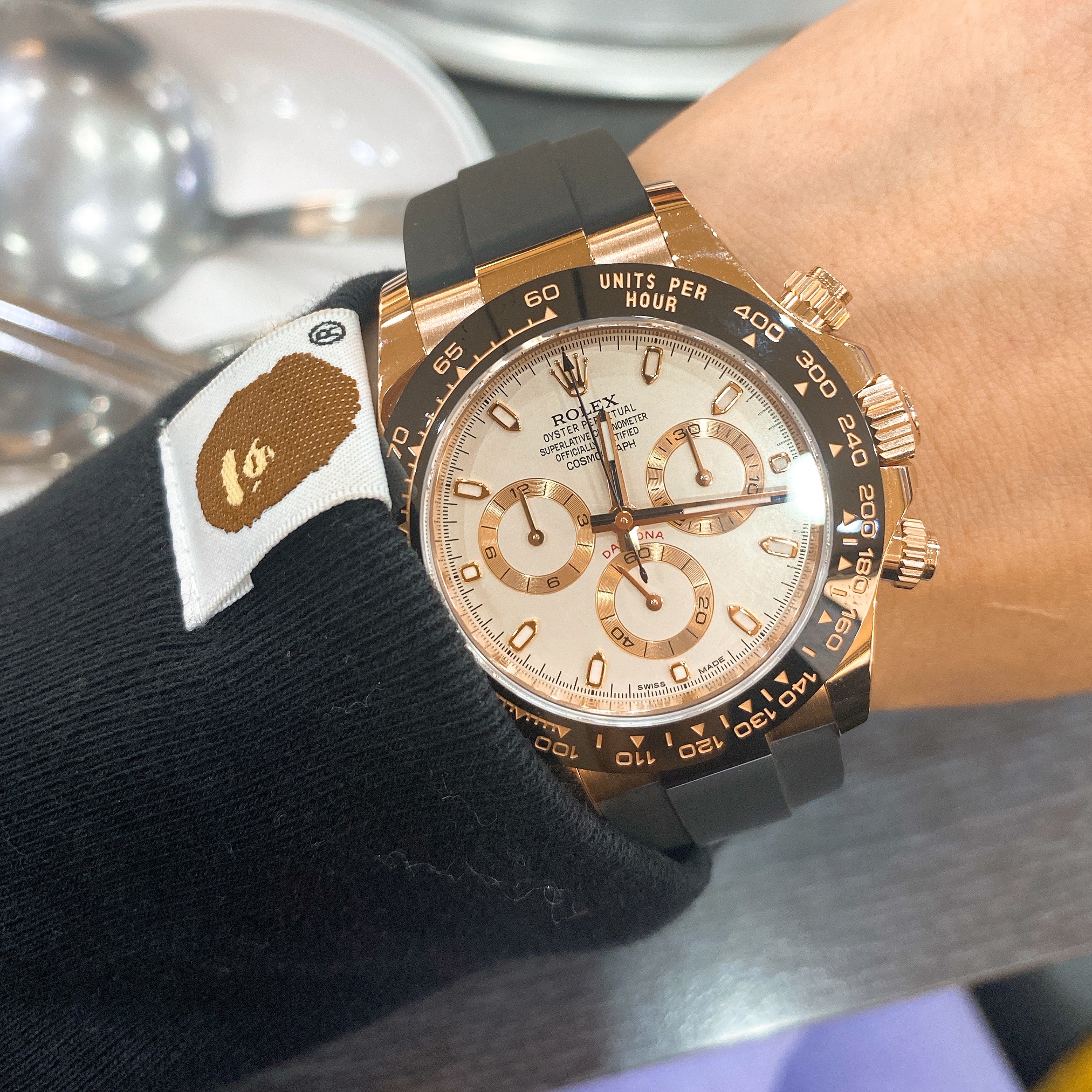 Rolex Cosmograph Daytona 40mm 116518LN Golden Black Oysterflex 착용 스타일
