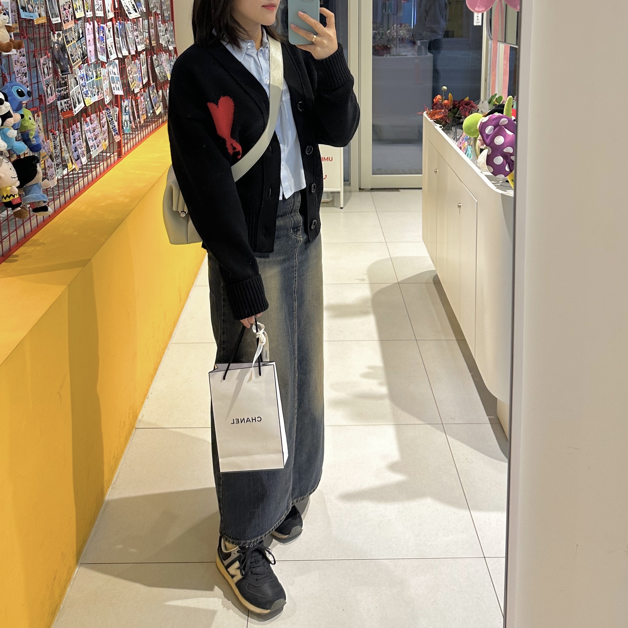 AMI de Coeur Oversize Intarsia Cardigan Black, Cartier Love Wedding Band Rose Gold 착용 스타일 - 2