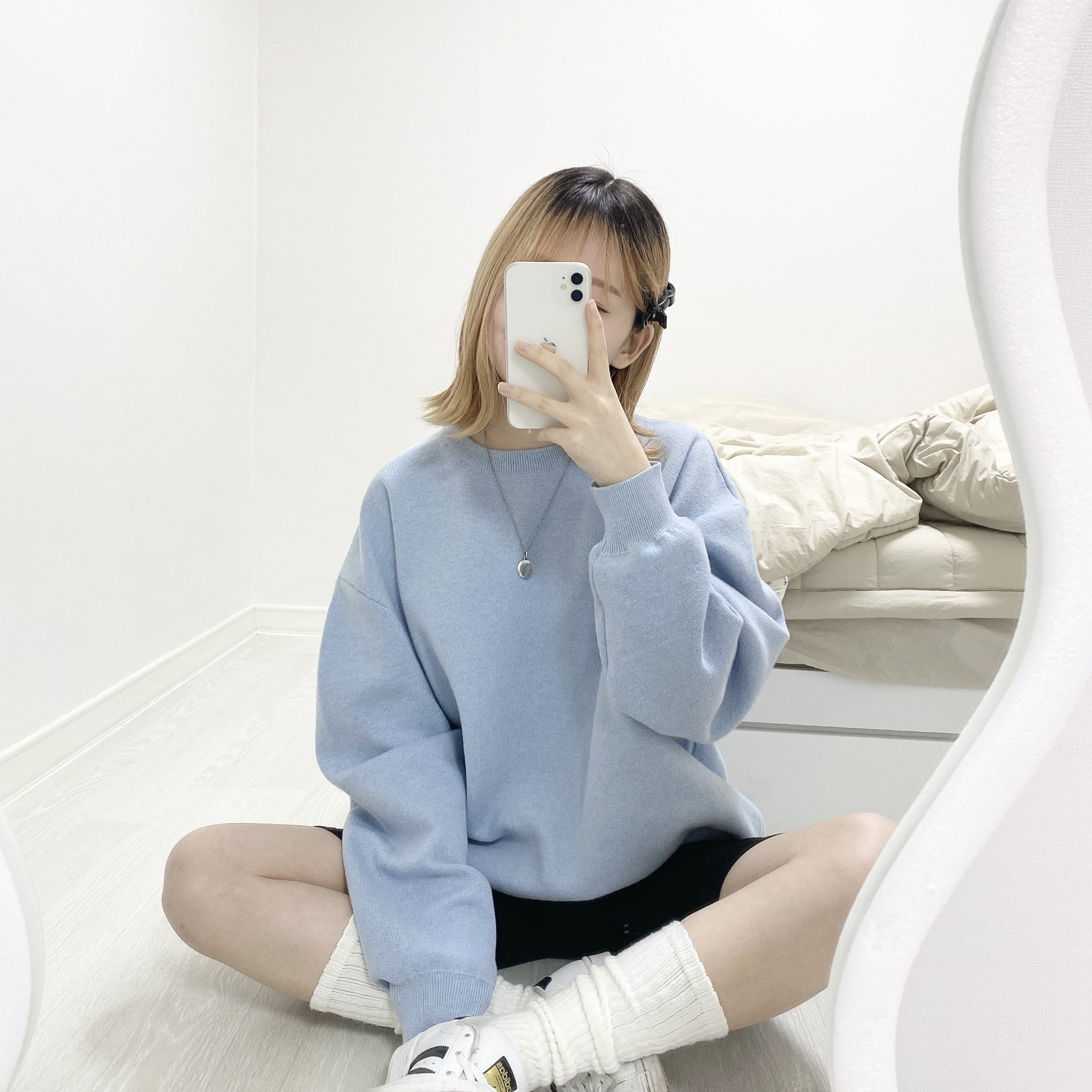 Adidas Superstar White Black 착용 스타일 - 2