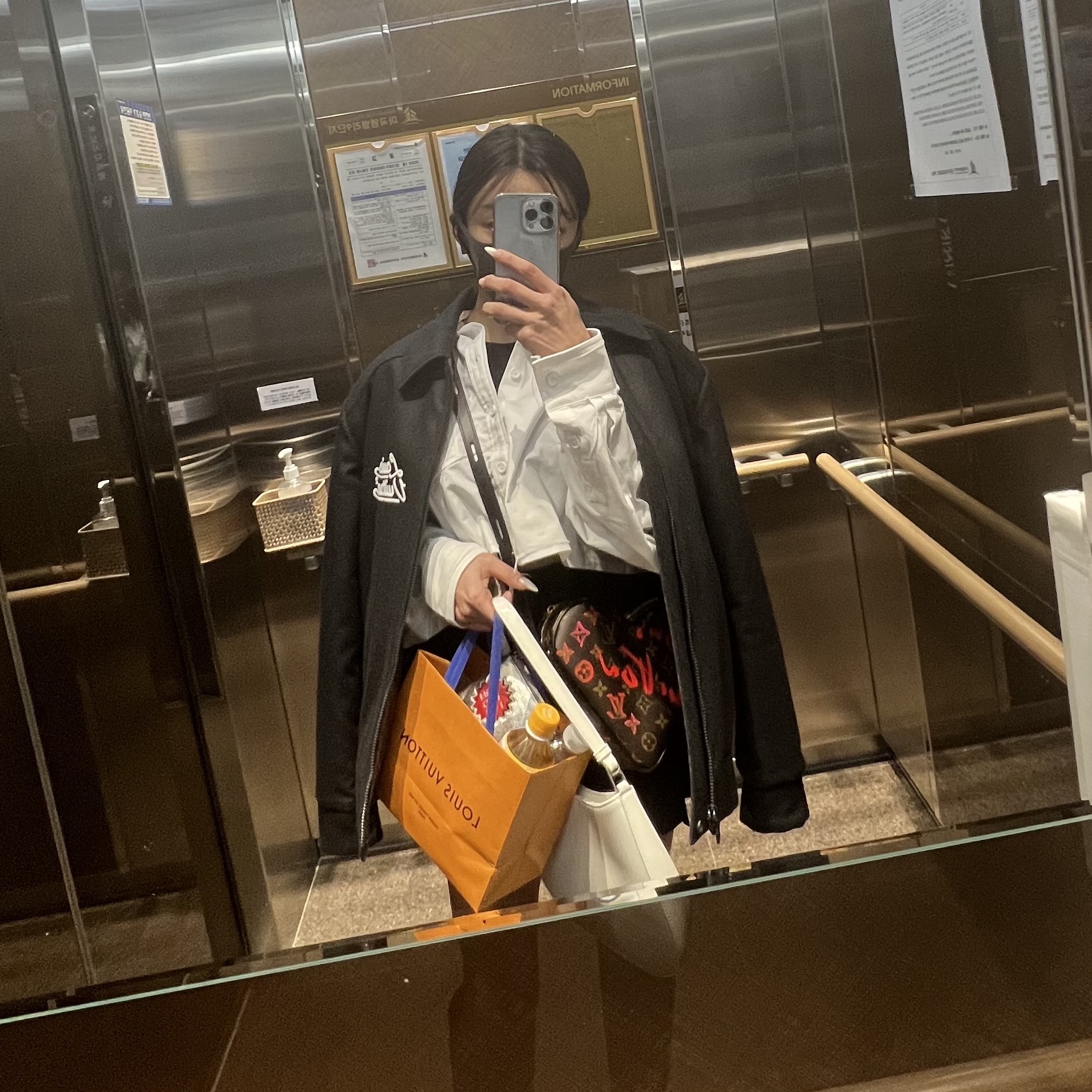 Louis Vuitton x Nigo Reversible Padded Blouson Deep Grey 착용 스타일 - 2