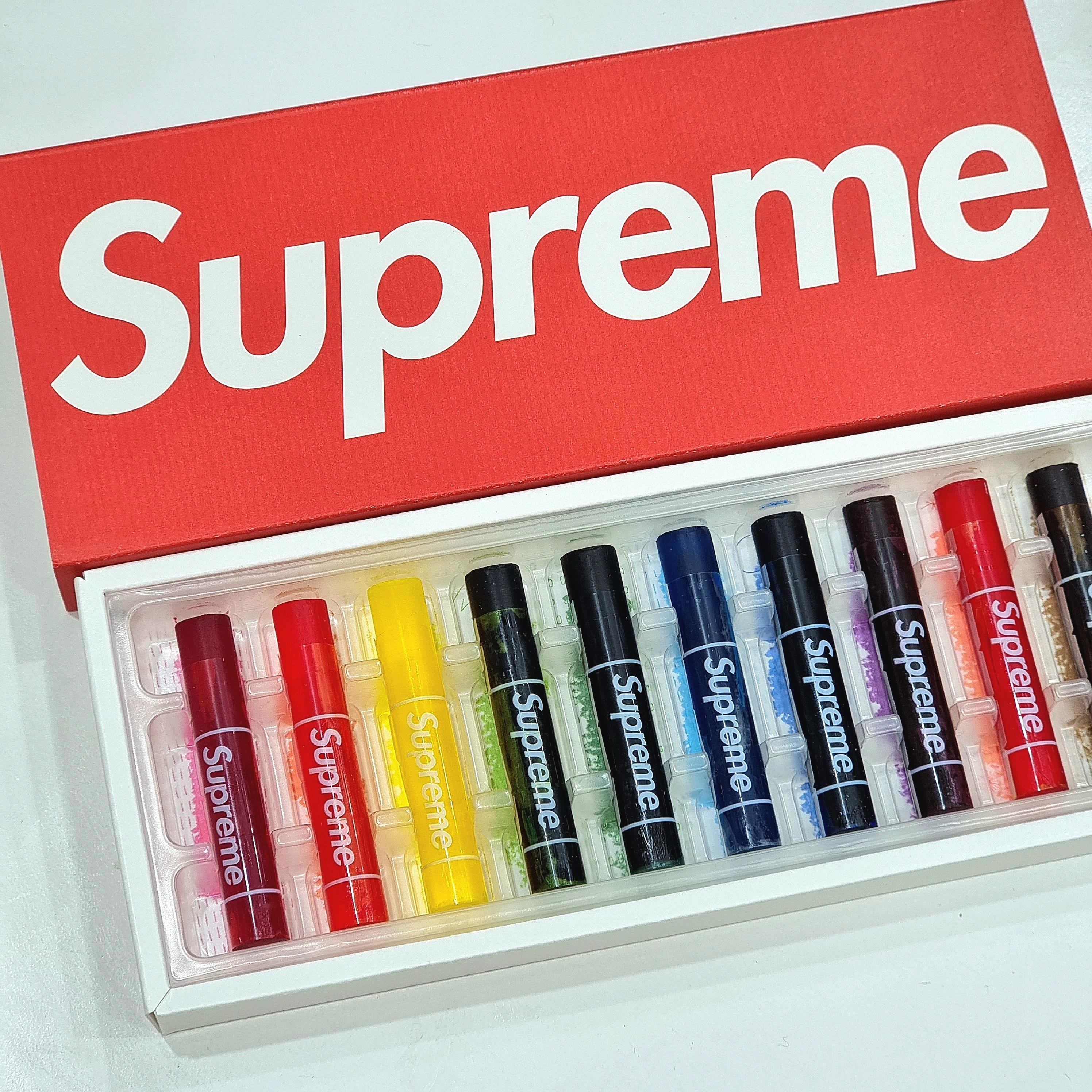 Supreme x Kokuyo Translucent Crayons Multicolor (Pack Of 10) 착용 스타일