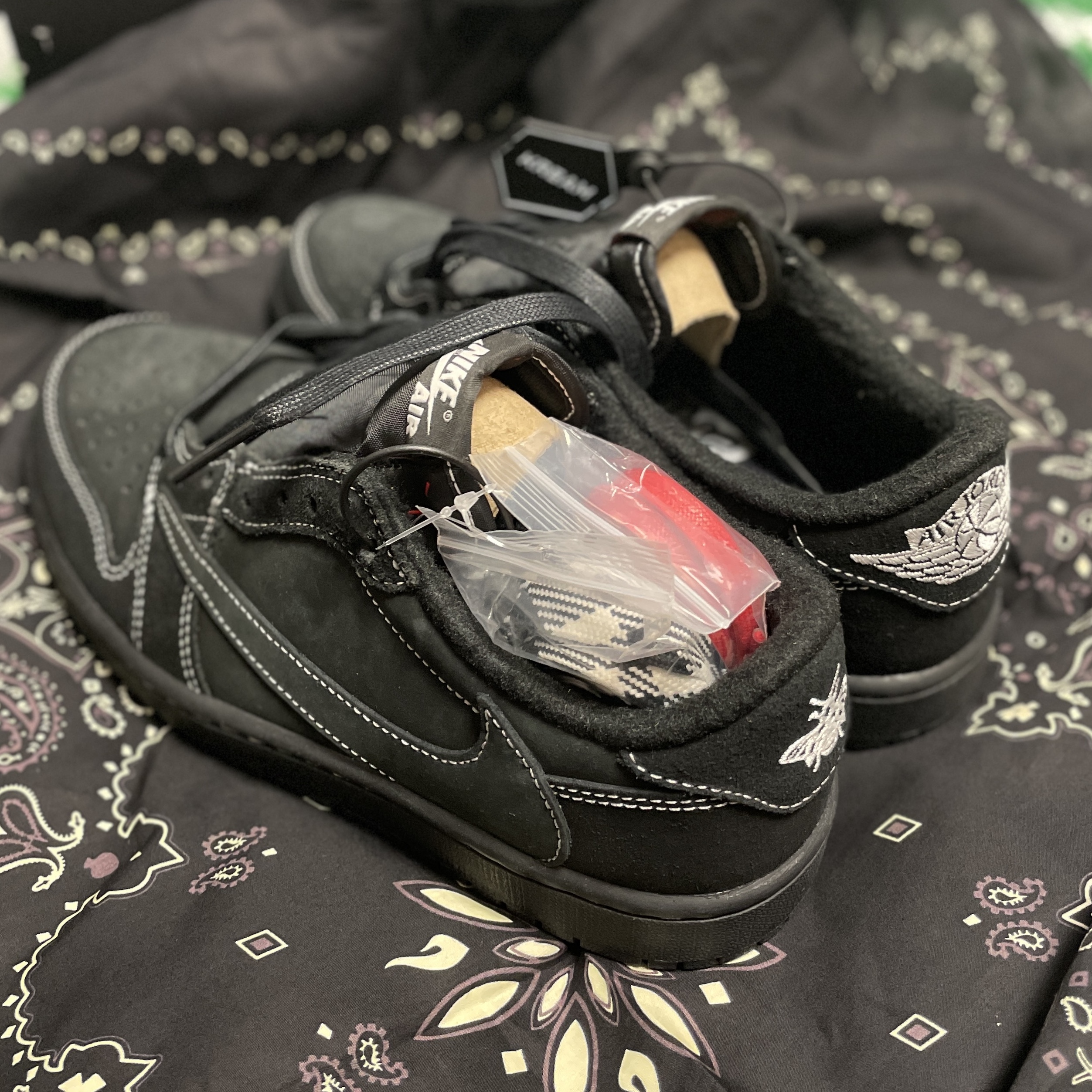 Jordan 1 x Travis Scott Retro Low OG SP Black Phantom 착용 스타일