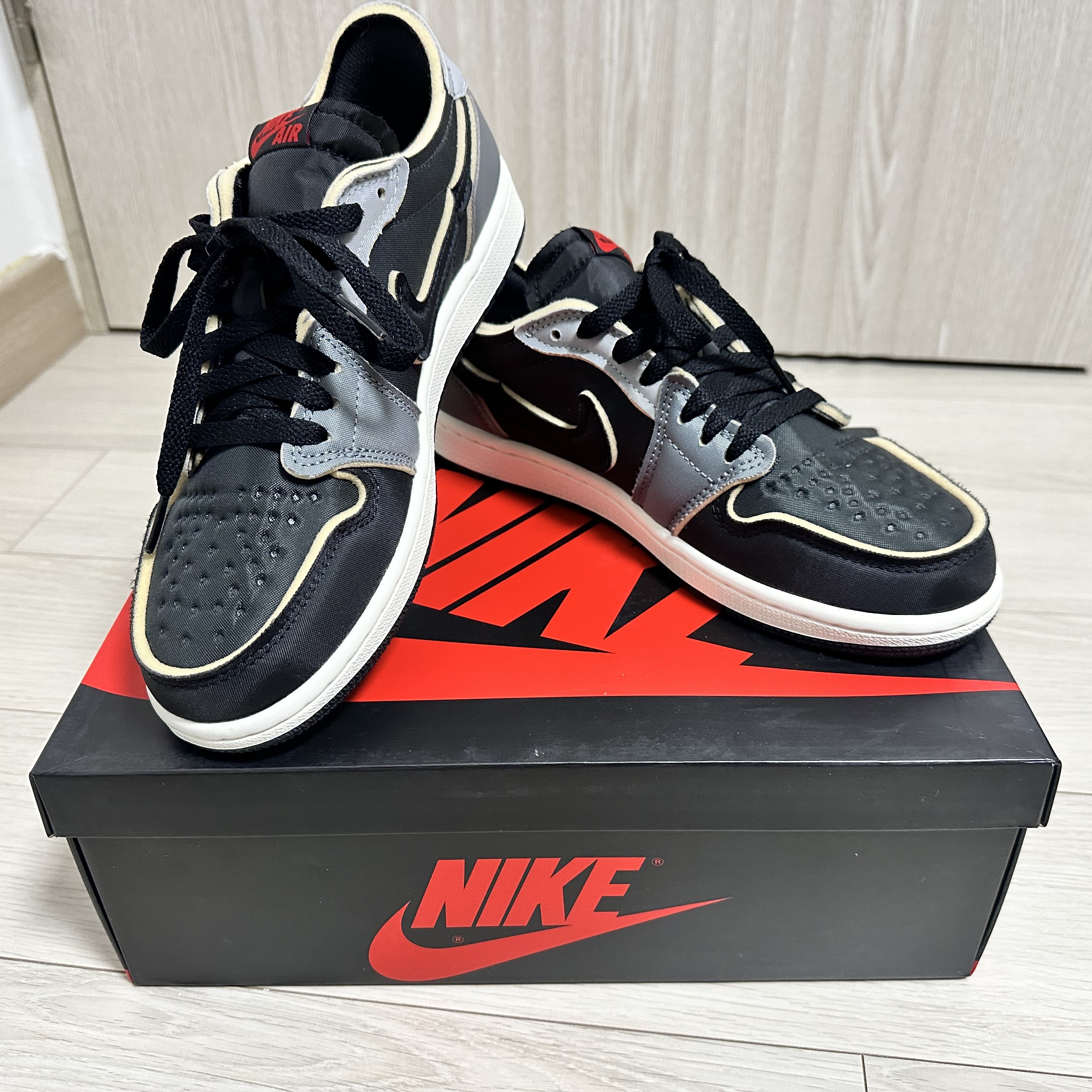 Jordan 1 Retro Low OG EX Black and Smoke Grey 착용 스타일