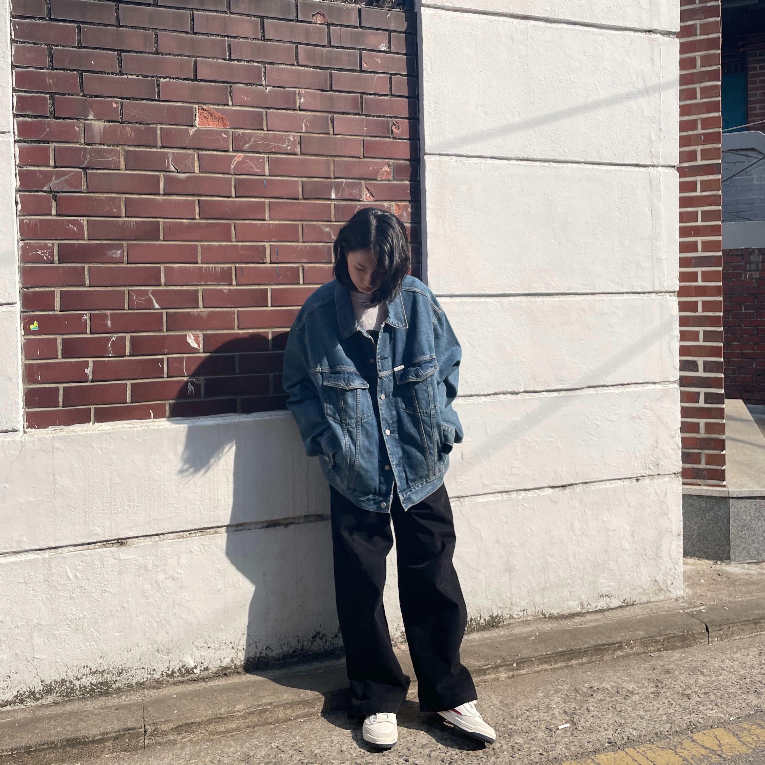 Palace x CK1 Relaxed Trucker Denim Jacket Tinted Sandstone Indigo - 22SS 착용 스타일 - 1