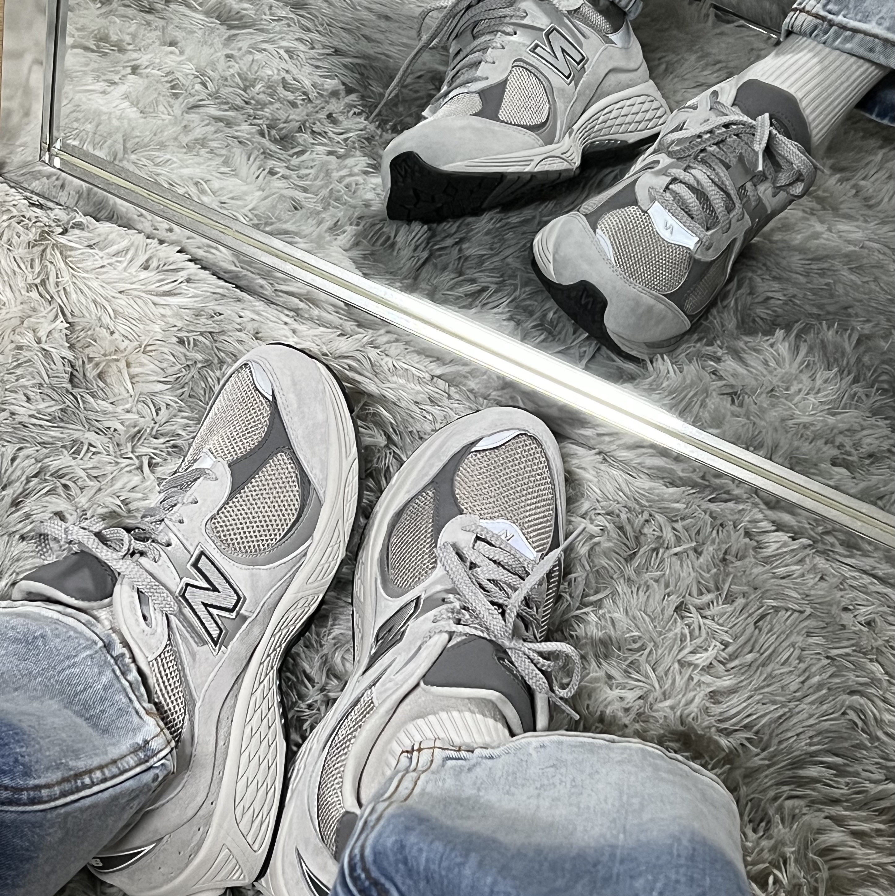 New Balance 2002R T2 Gray 착용 스타일