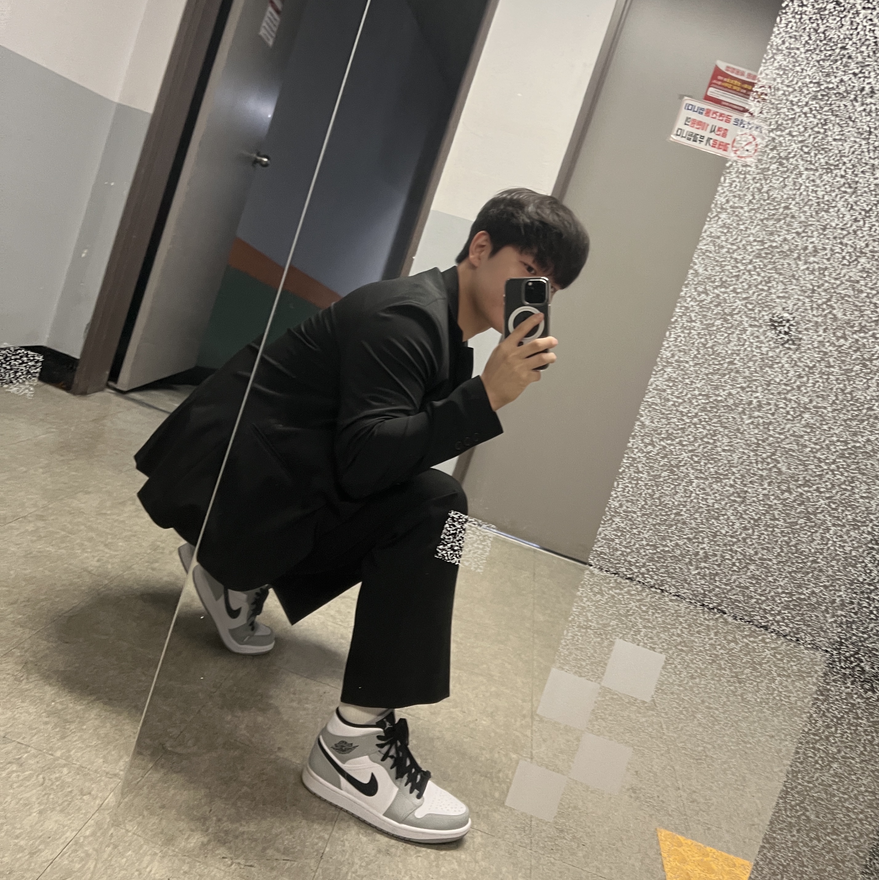 Jordan 1 Mid Light Smoke Grey 착용 스타일