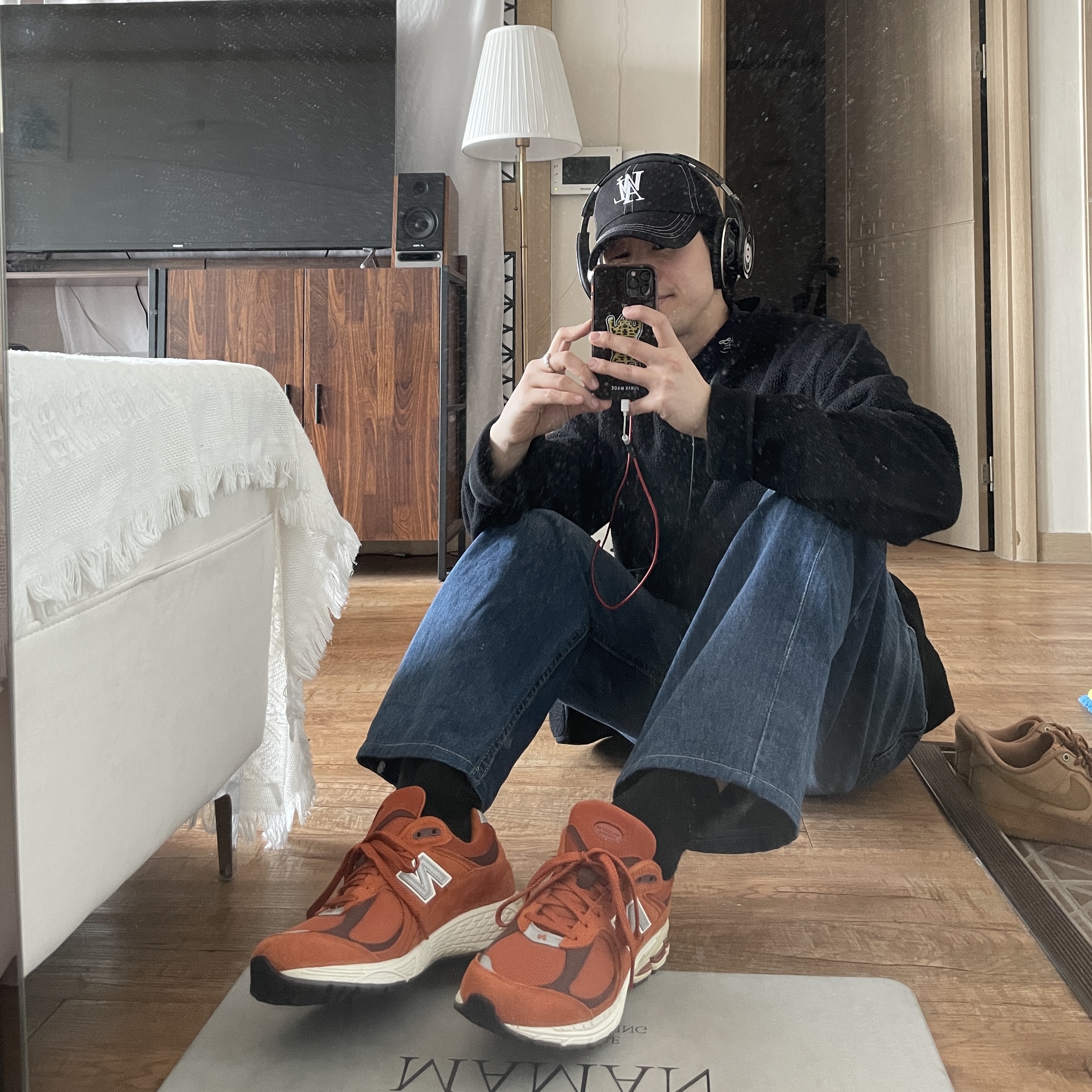 New Balance 2002R Rust Oxide 착용 스타일