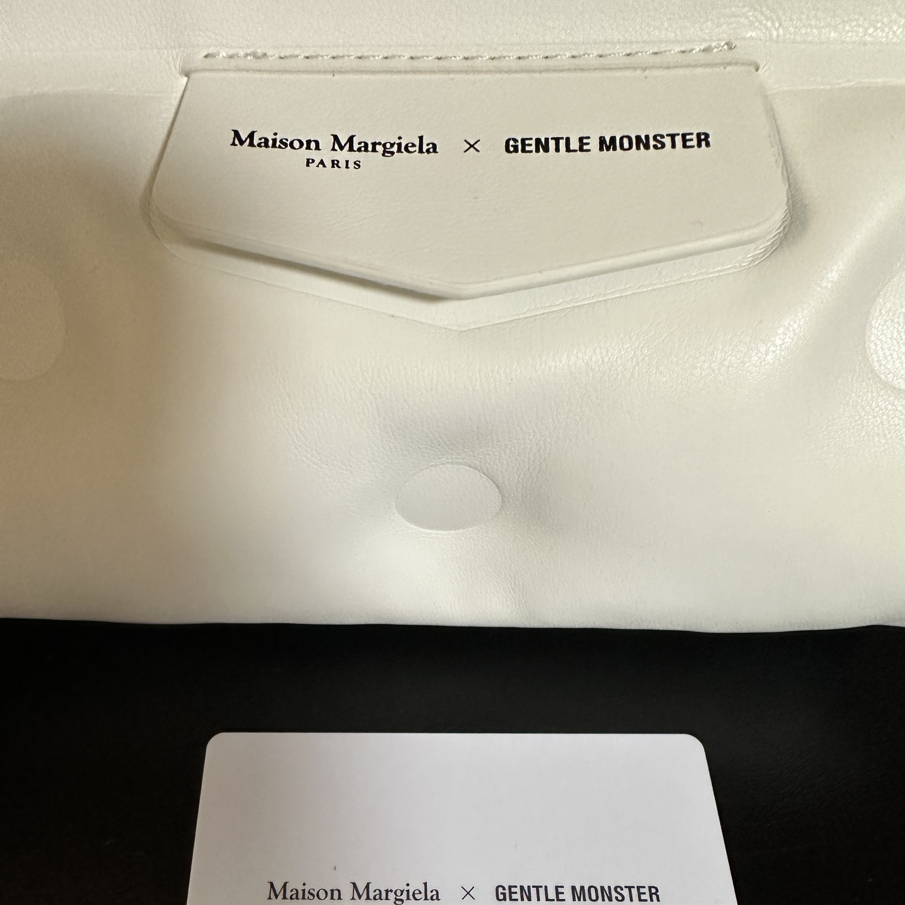 Gentle Monster x Maison Margiela MM005 Black Black 착용 스타일 - 2