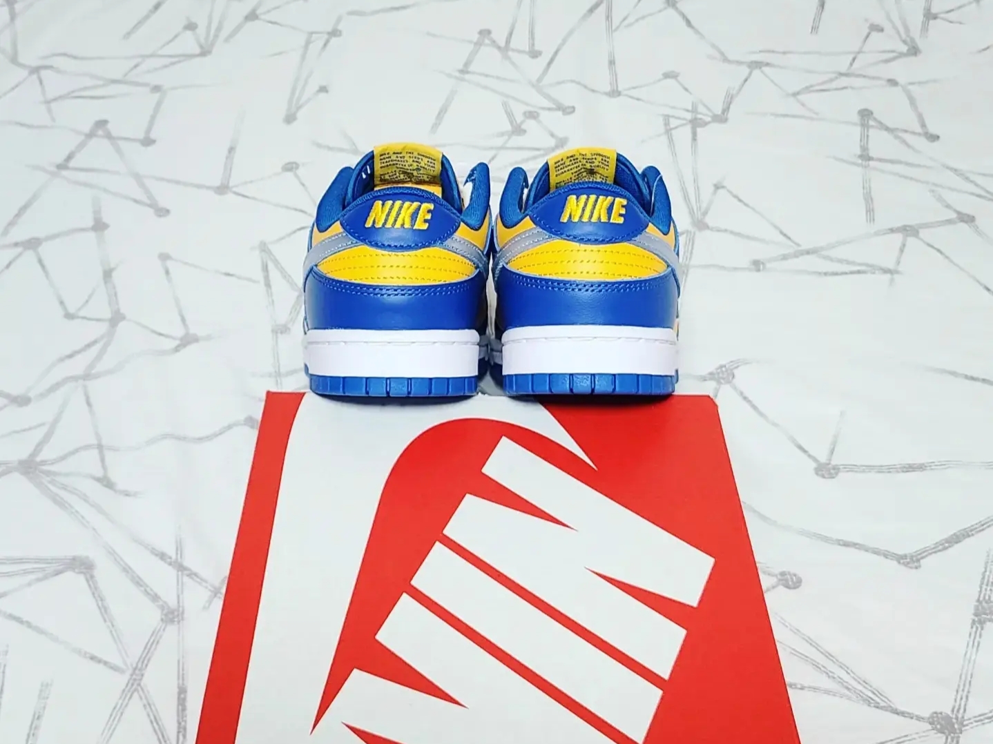 Nike Dunk Low Retro Blue Jay and University Gold 착용 스타일 - 5