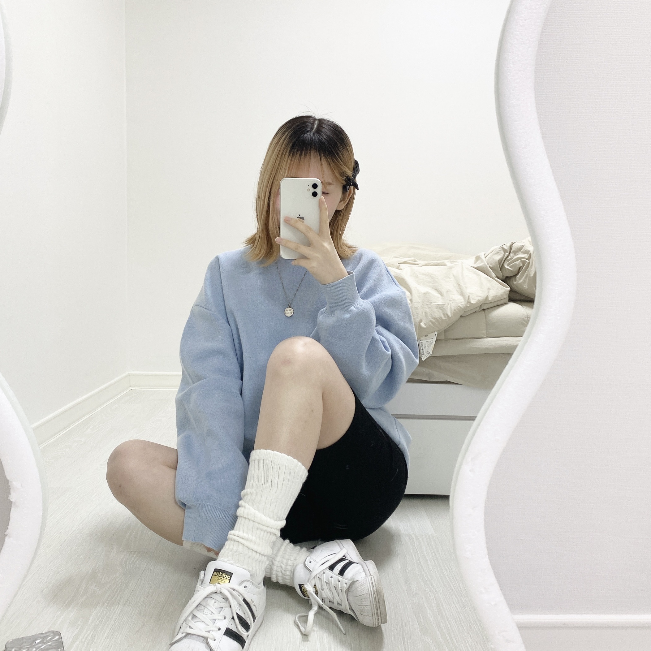 Adidas Superstar White Black 착용 스타일 - 1