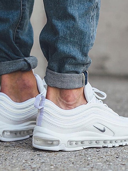 (GS) Nike Air Max 97 Summit White Sesame, Nike Air Max 97 Triple White Wolf Grey 착용 스타일 - 3