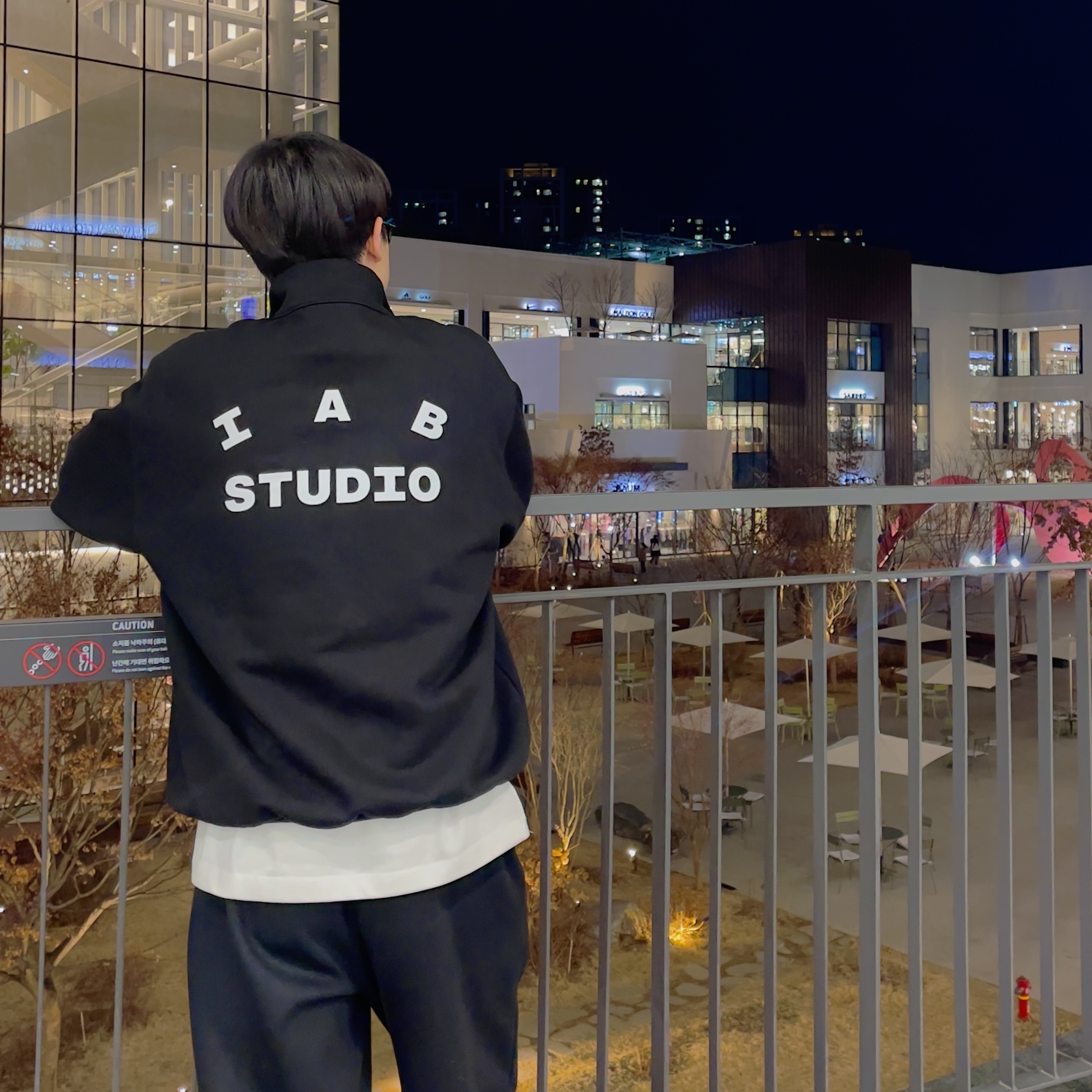 IAB Studio Half Zip-Up Black White, IAB Studio Sweatpants Black White - 23SS 착용 스타일
