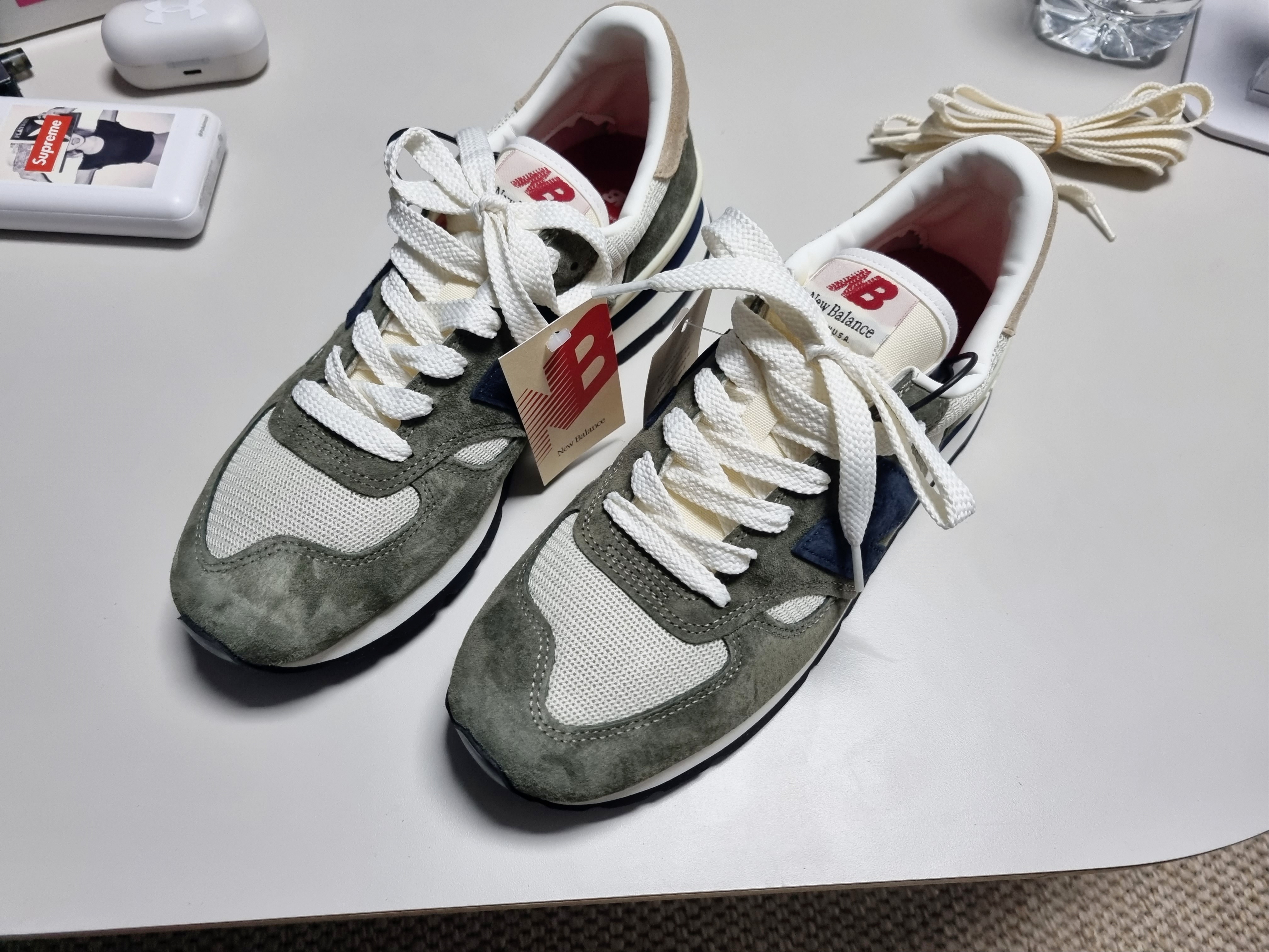 New Balance 990v1 Made in USA Olive 착용 스타일 - 1