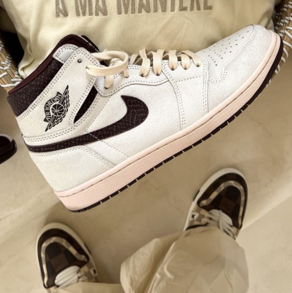 Jordan 1 x A Ma Maniere Retro High OG SP Sail and Burgundy 착용 스타일